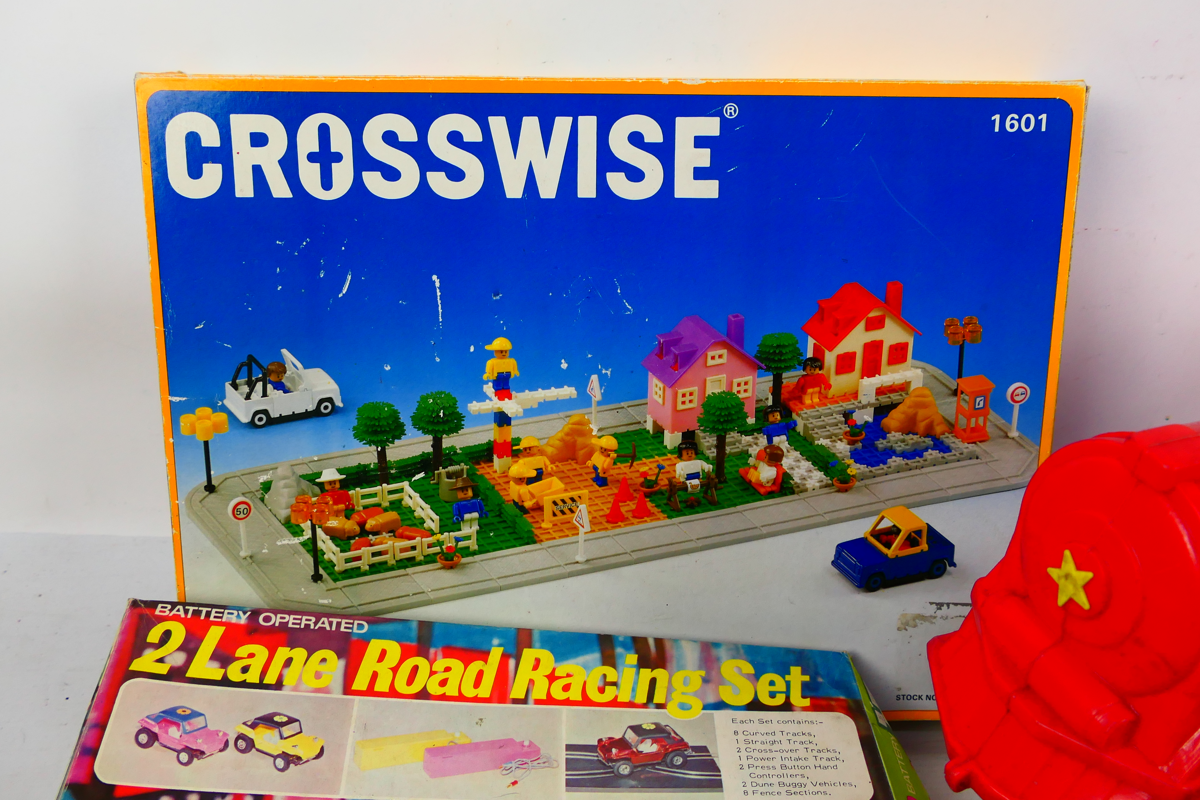 Crosswire - Lego - Meccano - Marx. A selection of boxed and loose items appearing in VG+ condition. - Image 4 of 6