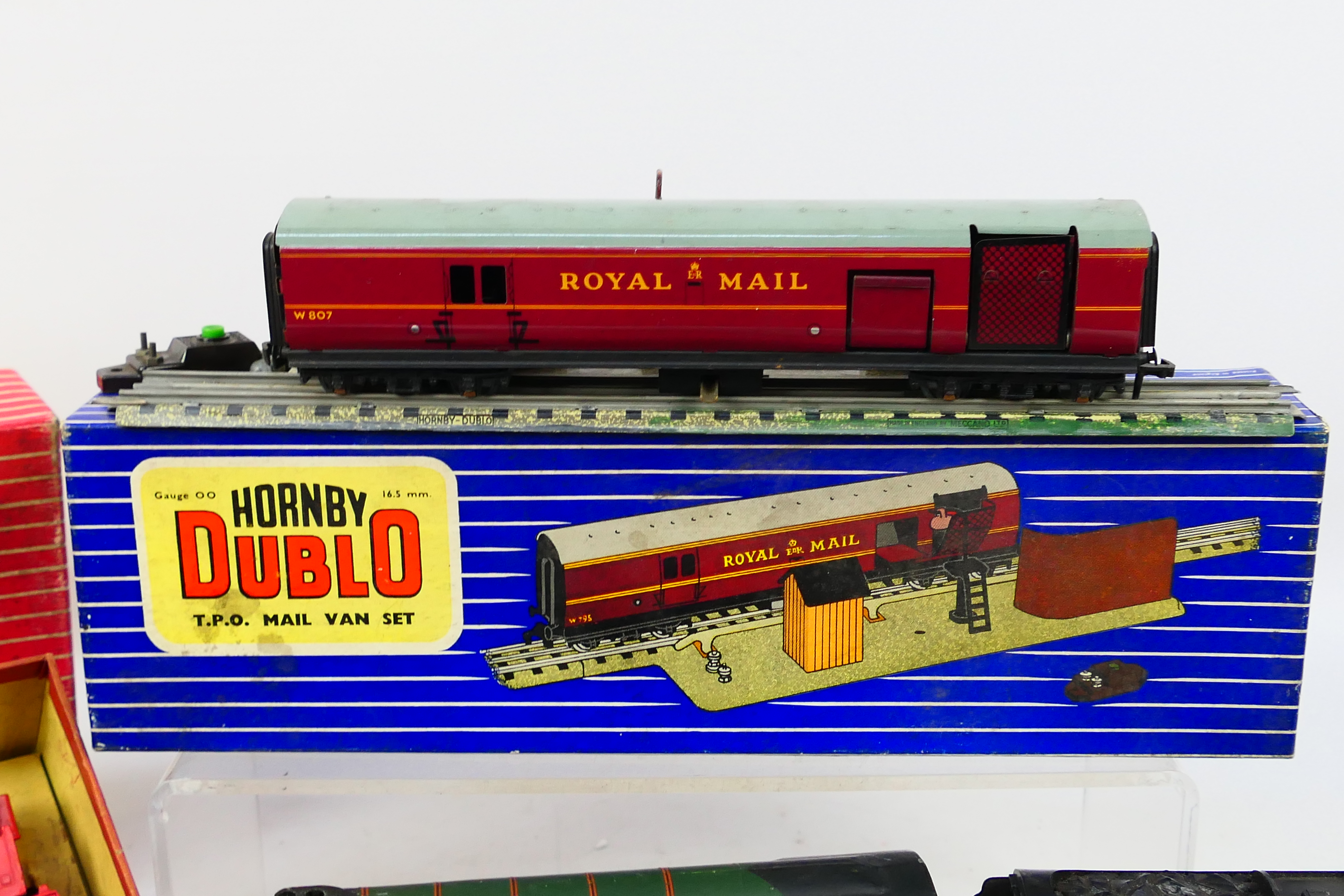 Hornby - Dublo - A group of boxed items, a 3-rail Mallard locomotive # 3211, - Image 5 of 6