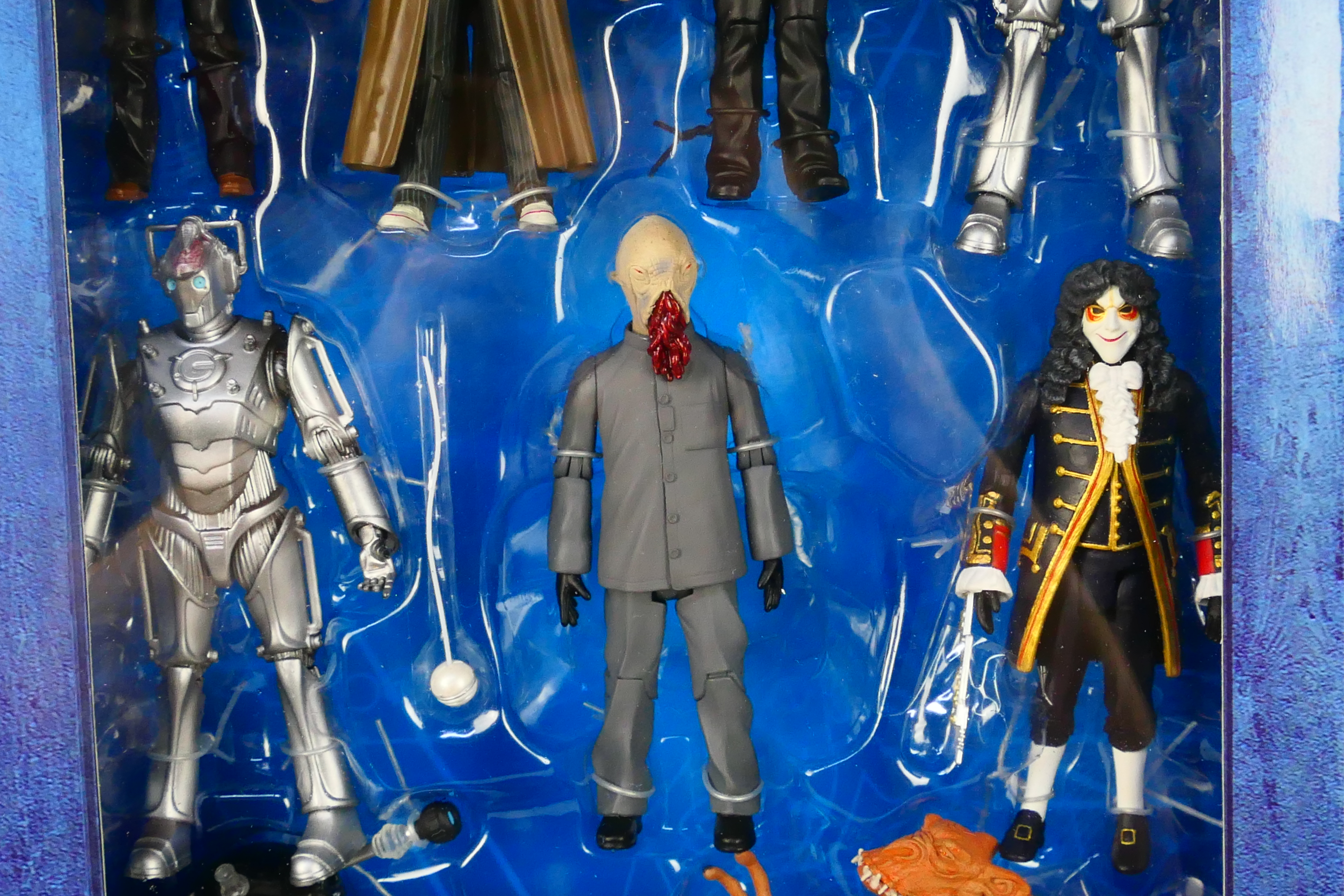 Character Options - Doctor Who - A Doctor Who series 2 10 figure Gift Set. This set comprises of 5. - Image 4 of 7