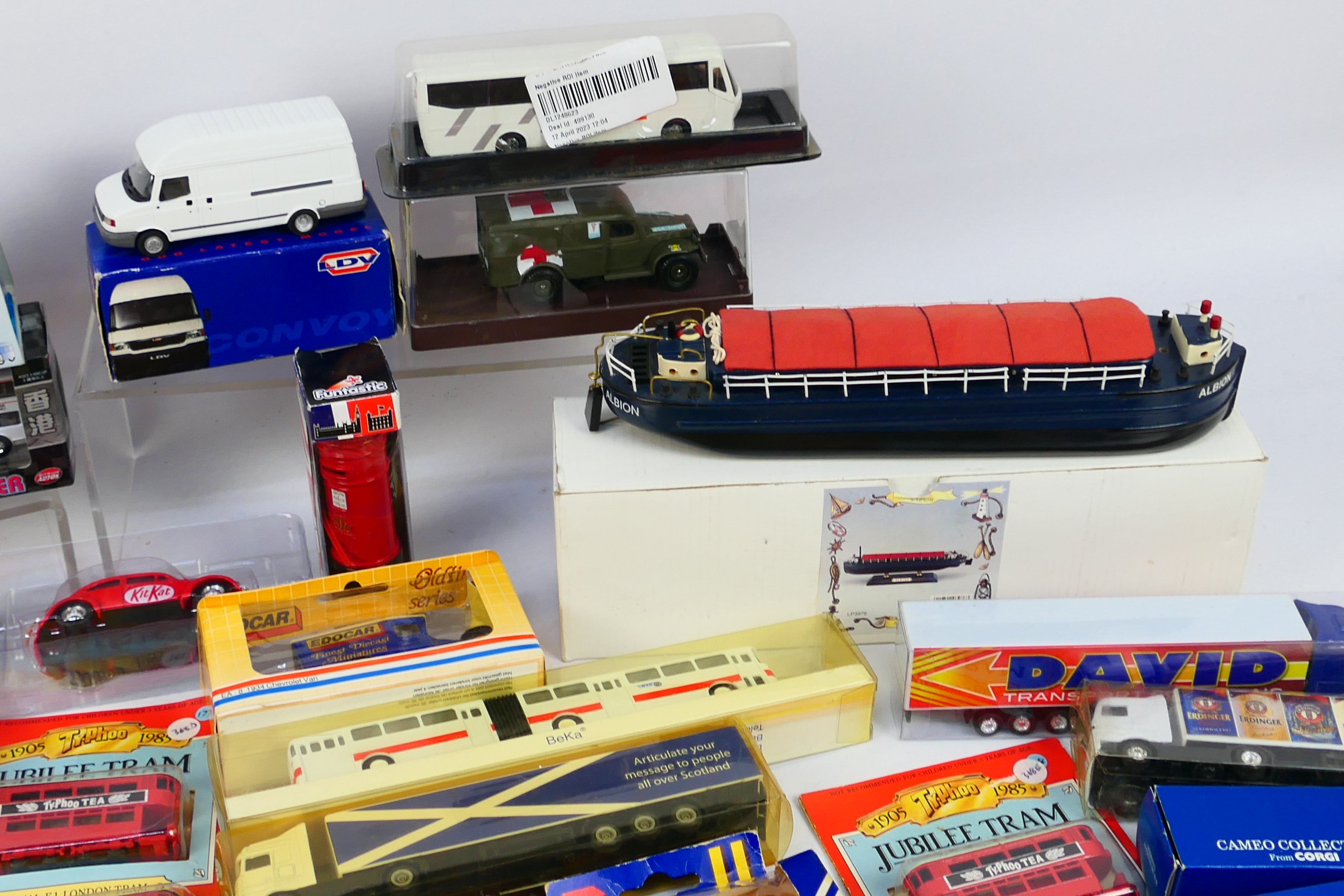 Corgi - Britians - Carven - LDV - A collection of over 30 diecast models in varying scales that - Image 3 of 5