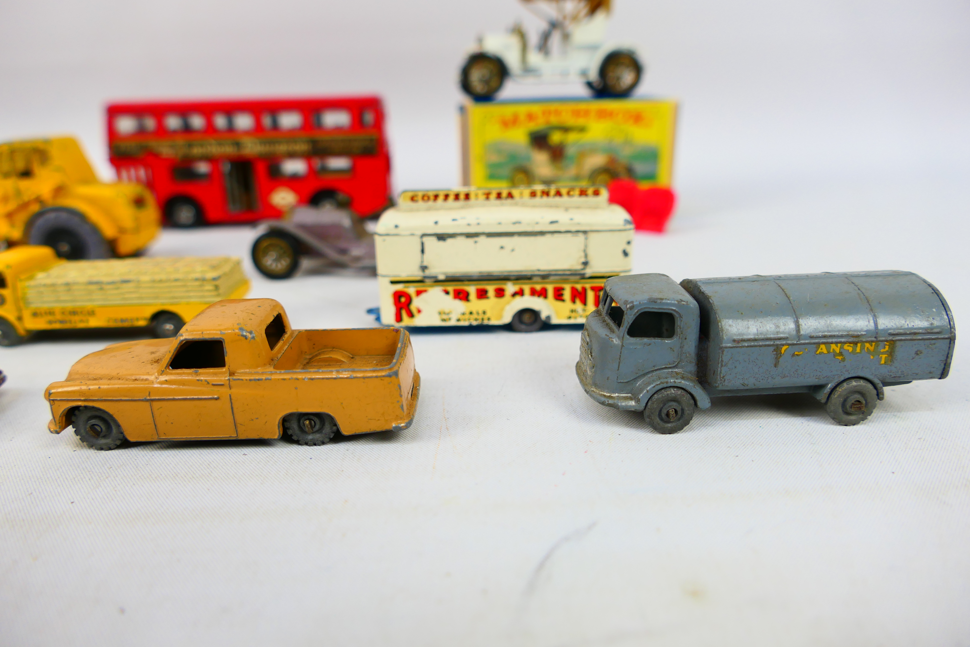 Matchbox - A predominately unboxed collection of Matchbox diecast model vehicles in various scales. - Bild 3 aus 8
