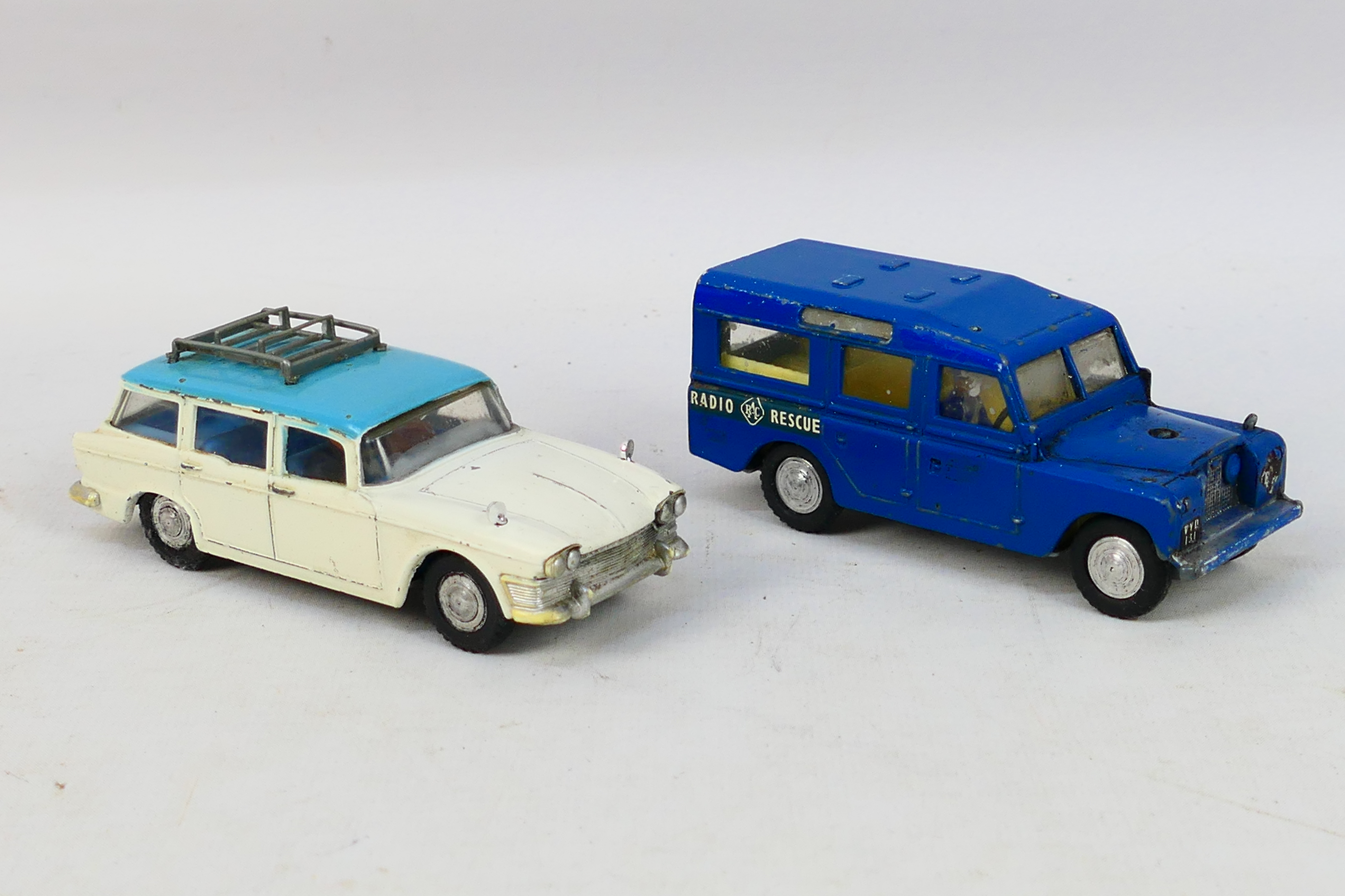 Spot-On - Two unboxed diecast model vehicles from Spot-On.