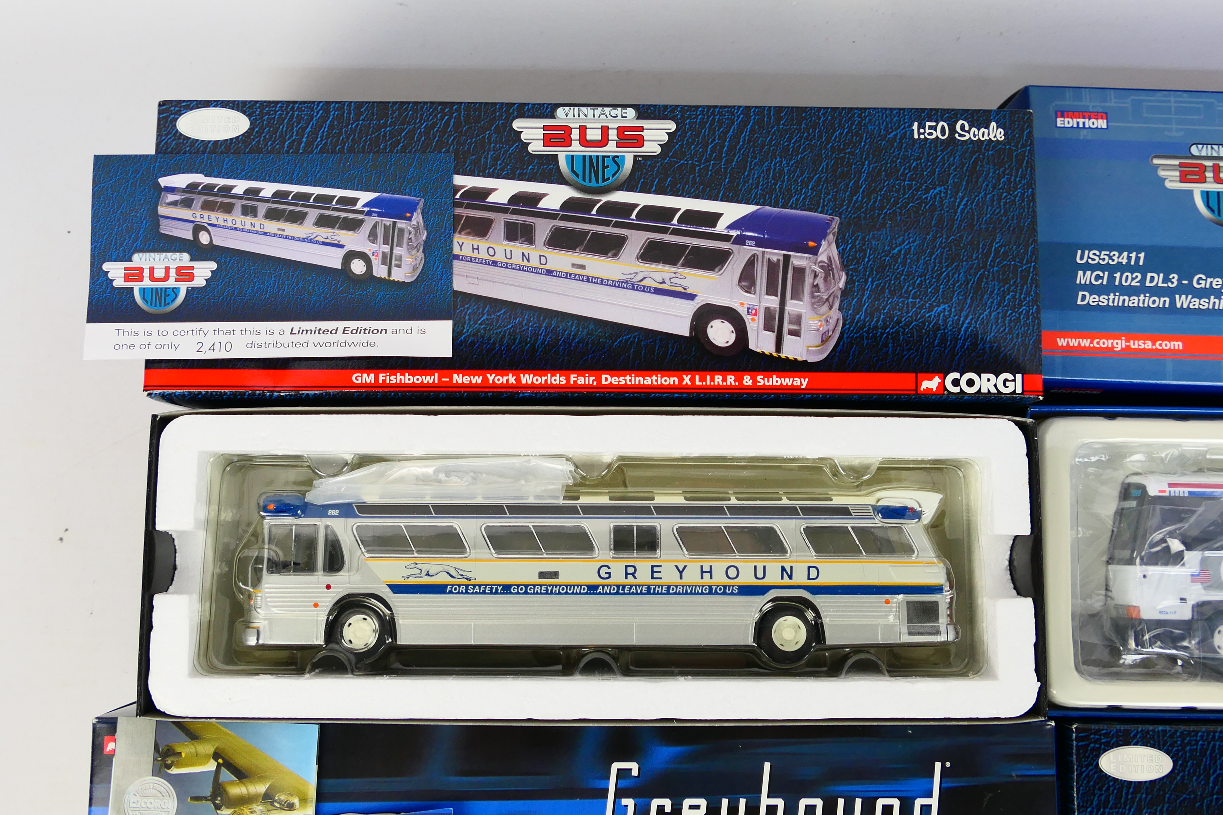 Corgi - 4 x boxed American Greyhound Bus models, Flxable Clipper # US54204, GM Fishbowl # US54316, - Image 3 of 5