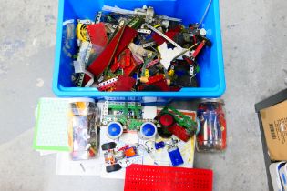 Meccano - A large quantity of loose Meccano.