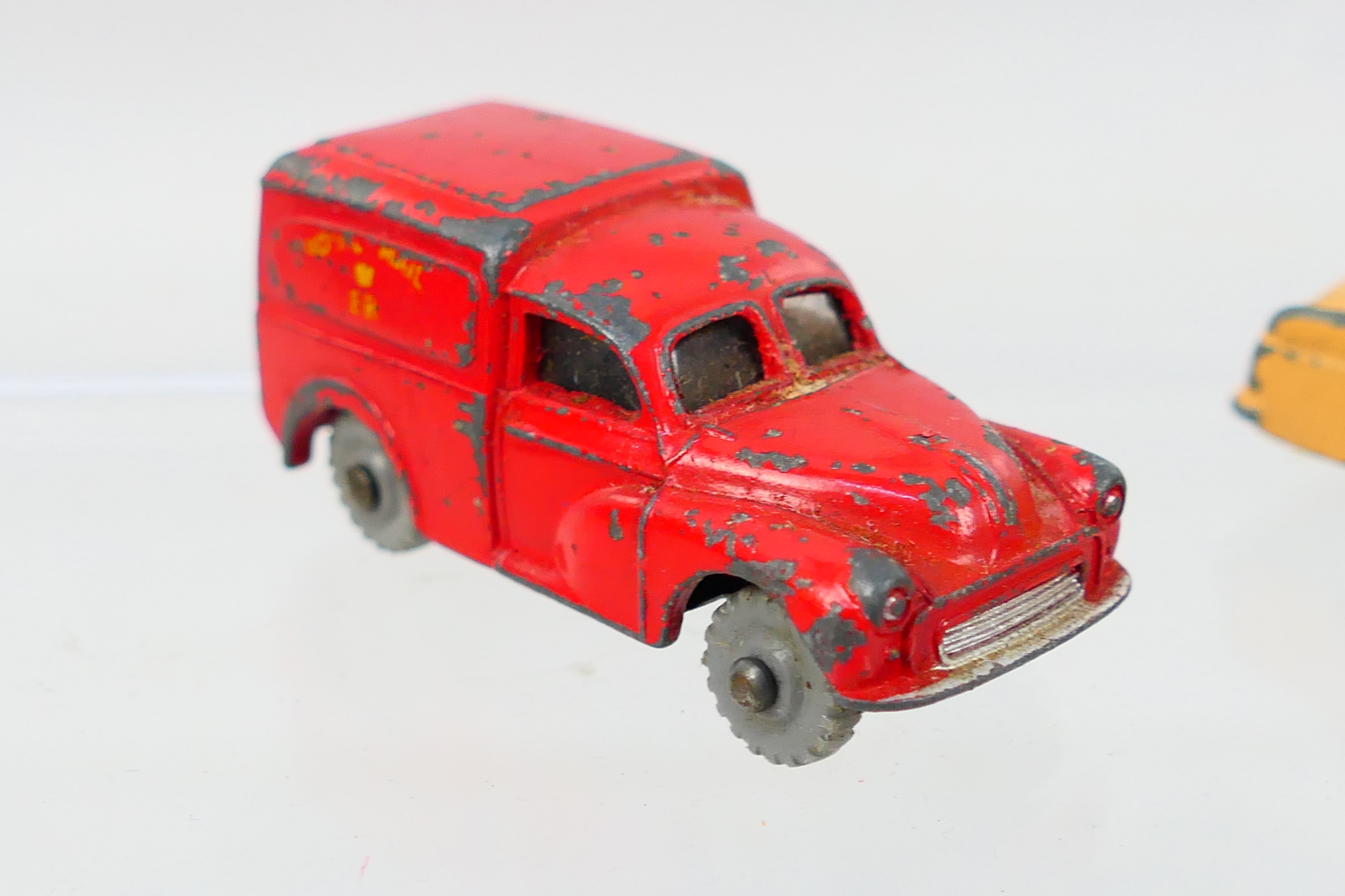 Dinky Dublo - An unboxed group of six Dinky Dublo diecast vehicles. - Image 6 of 8