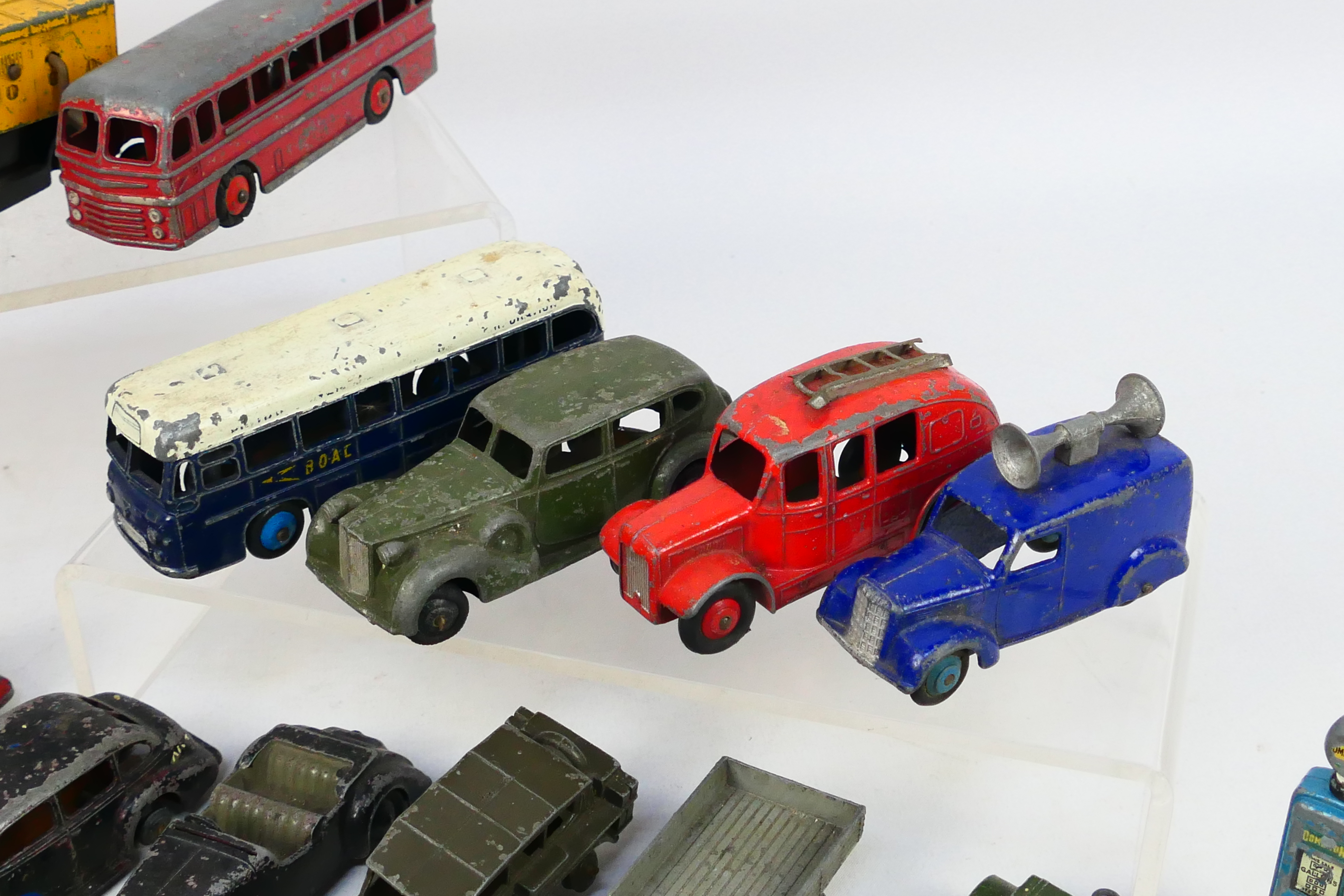 Dinky - A collection of vehicles including Packard # 39a, Buick # 39d, Speaker Van # 34c, - Image 3 of 5