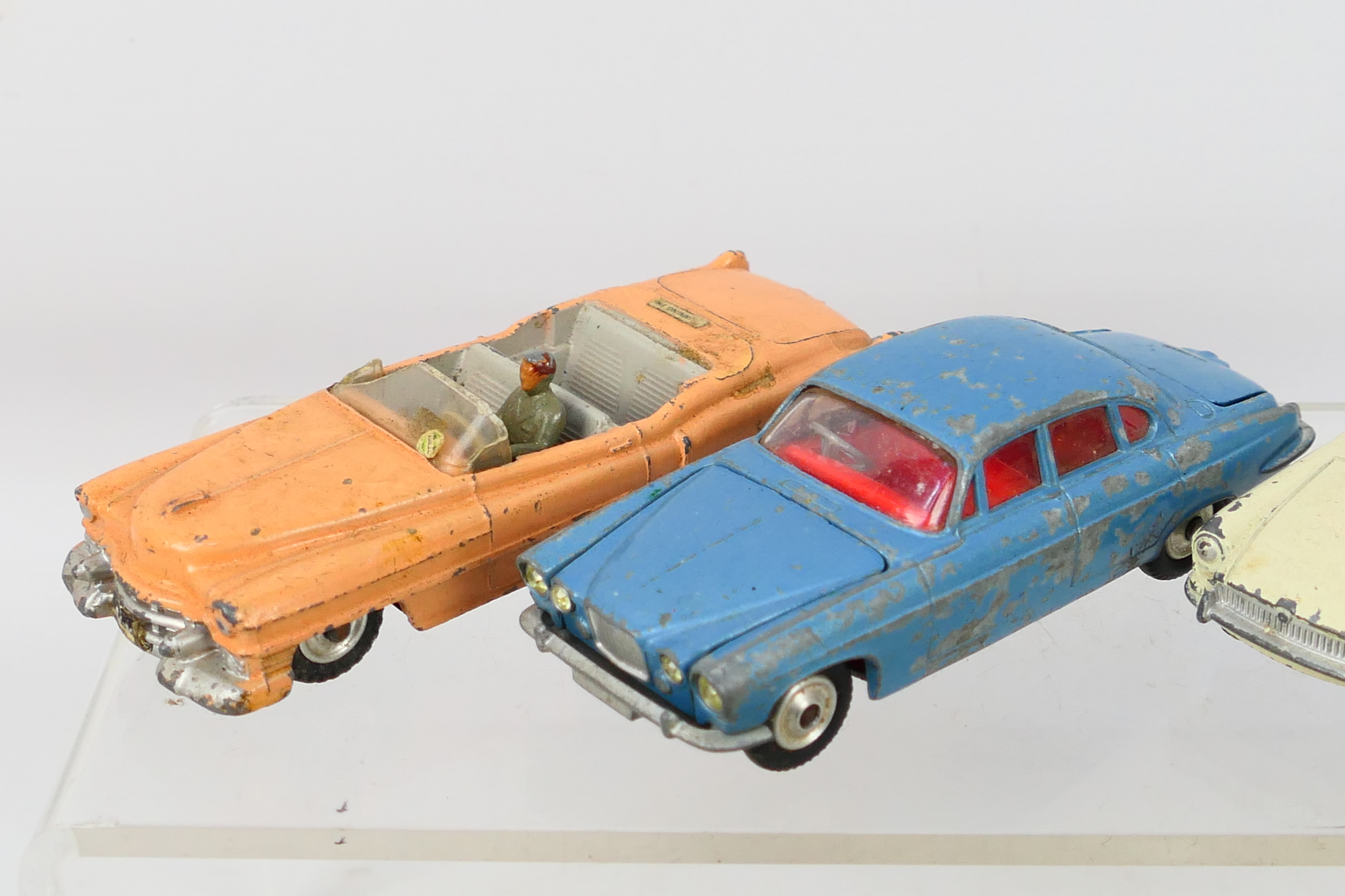 Dinky Toys - Corgi Toys - 10 unboxed playworn diecast model vehicles. - Bild 2 aus 6