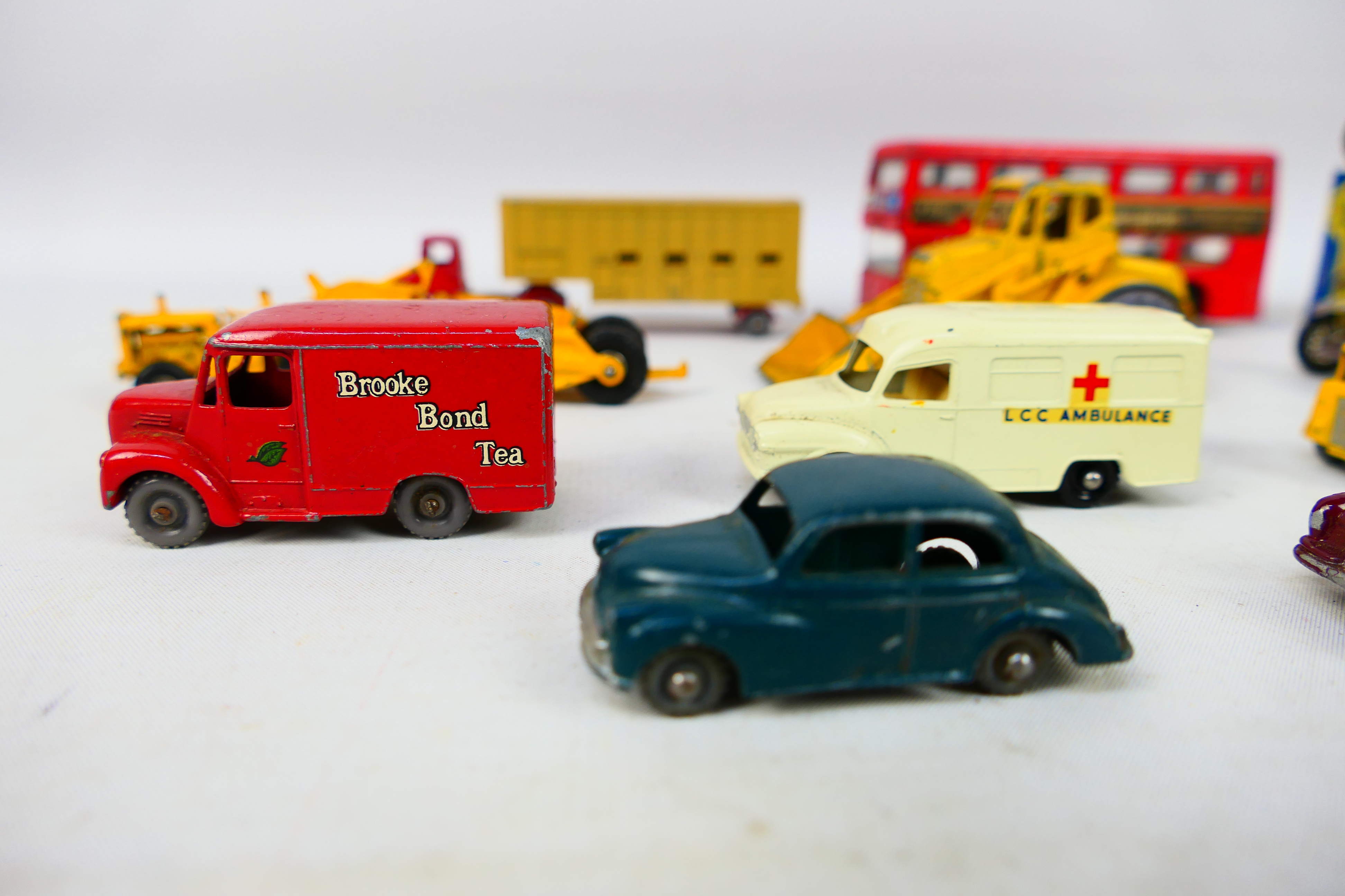 Matchbox - A predominately unboxed collection of Matchbox diecast model vehicles in various scales. - Bild 2 aus 8