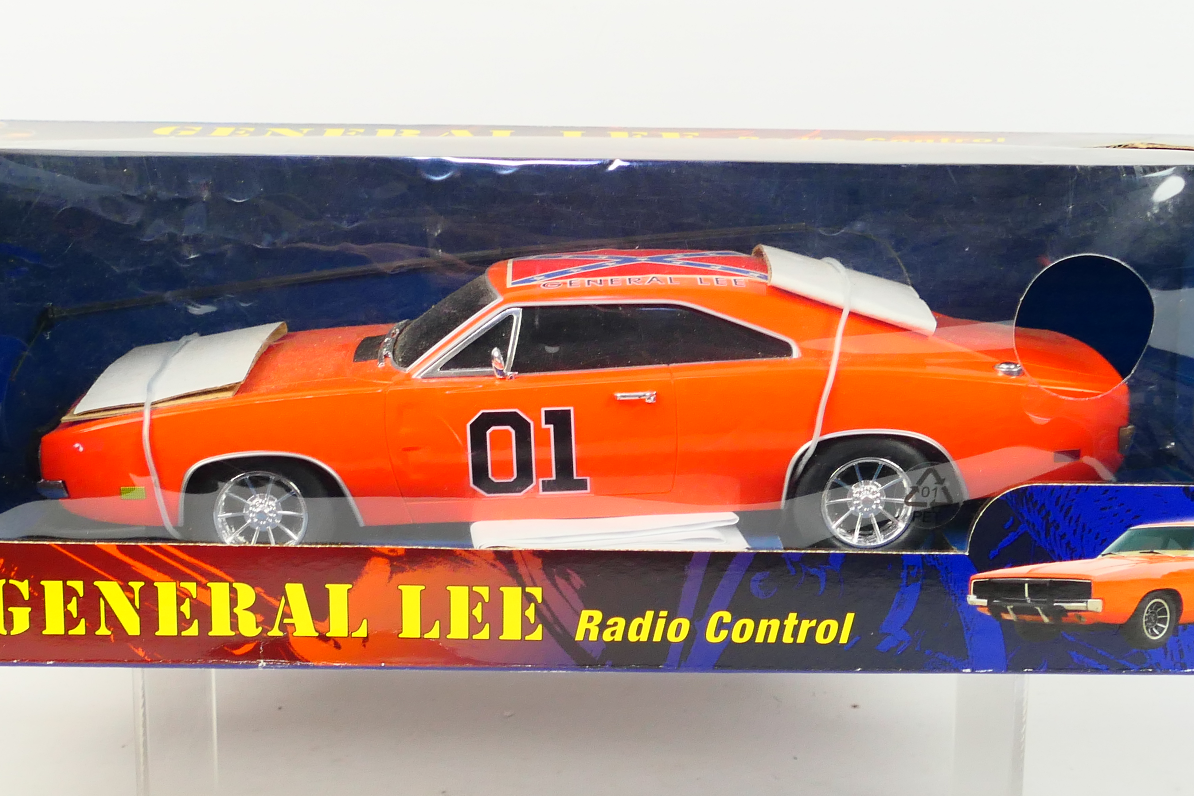 Hitari - A boxed Hitari radio control Dukes of Hazzard 'General Lee'. - Bild 2 aus 3