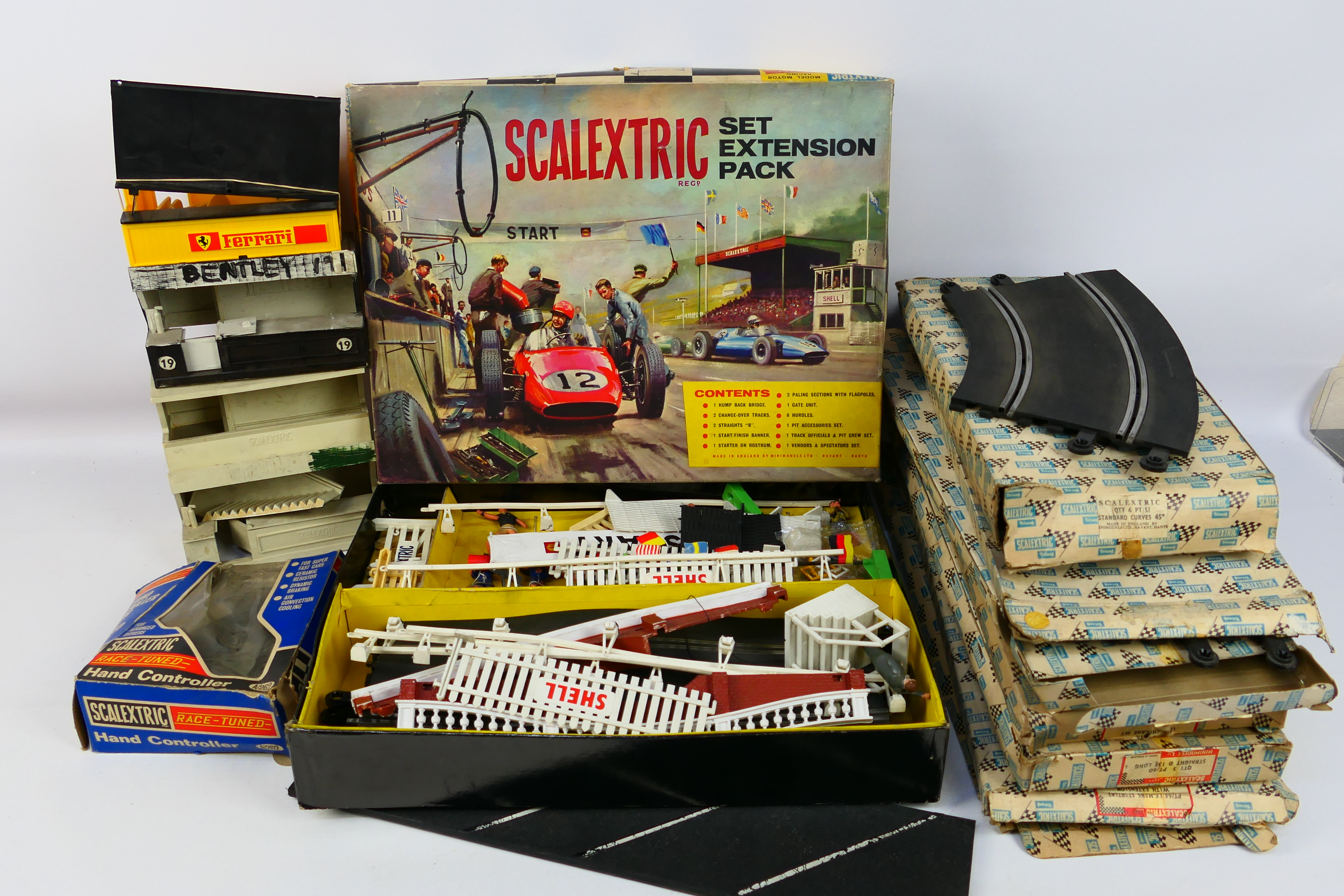 Scalextric - A boxed vintage Scalextric Extension Pack # HP1, 7 x boxed track sections,