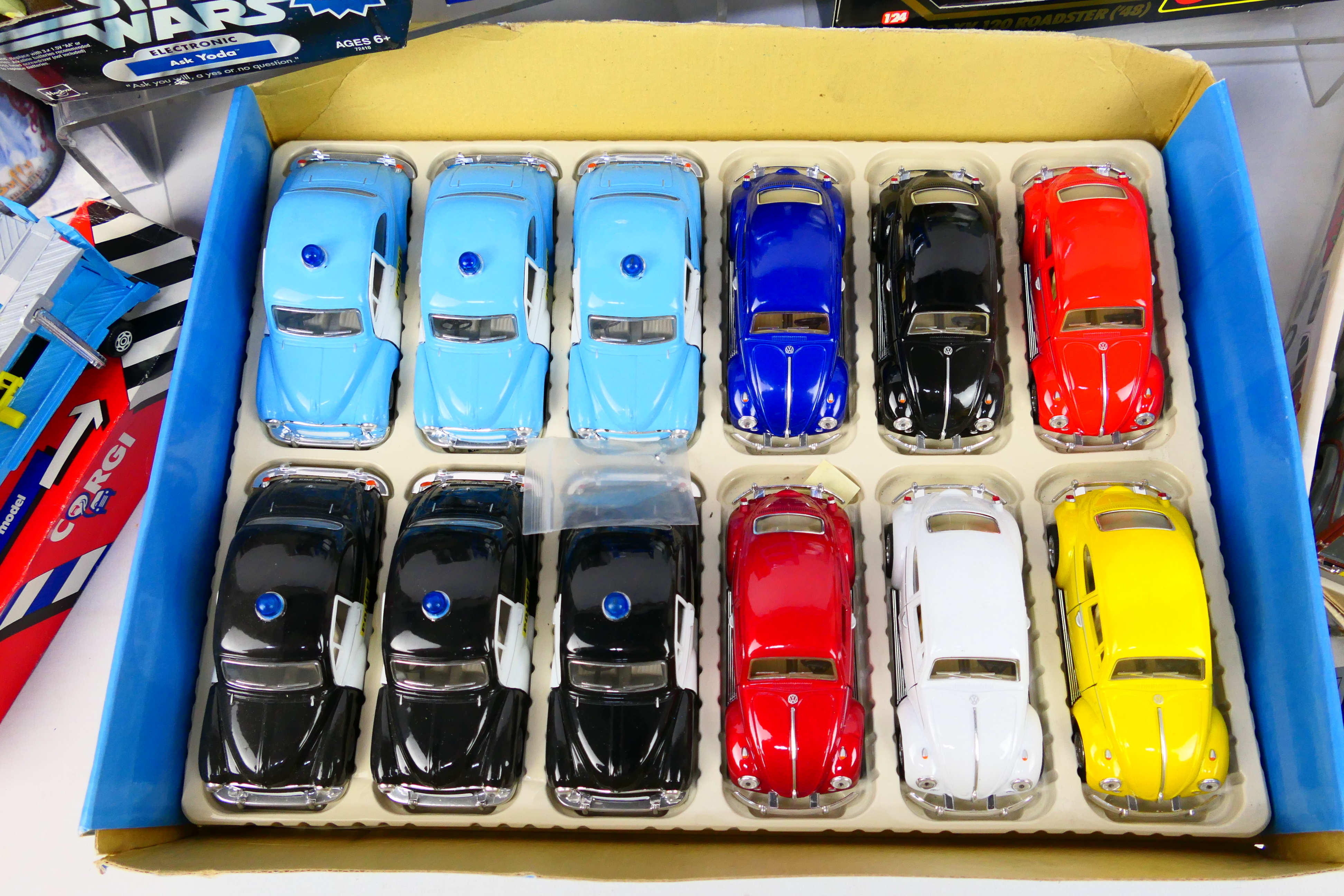 Vanguards - Saico - Bburago - Others - A boxed and unboxed collection of diecast model vehicles in - Image 3 of 6