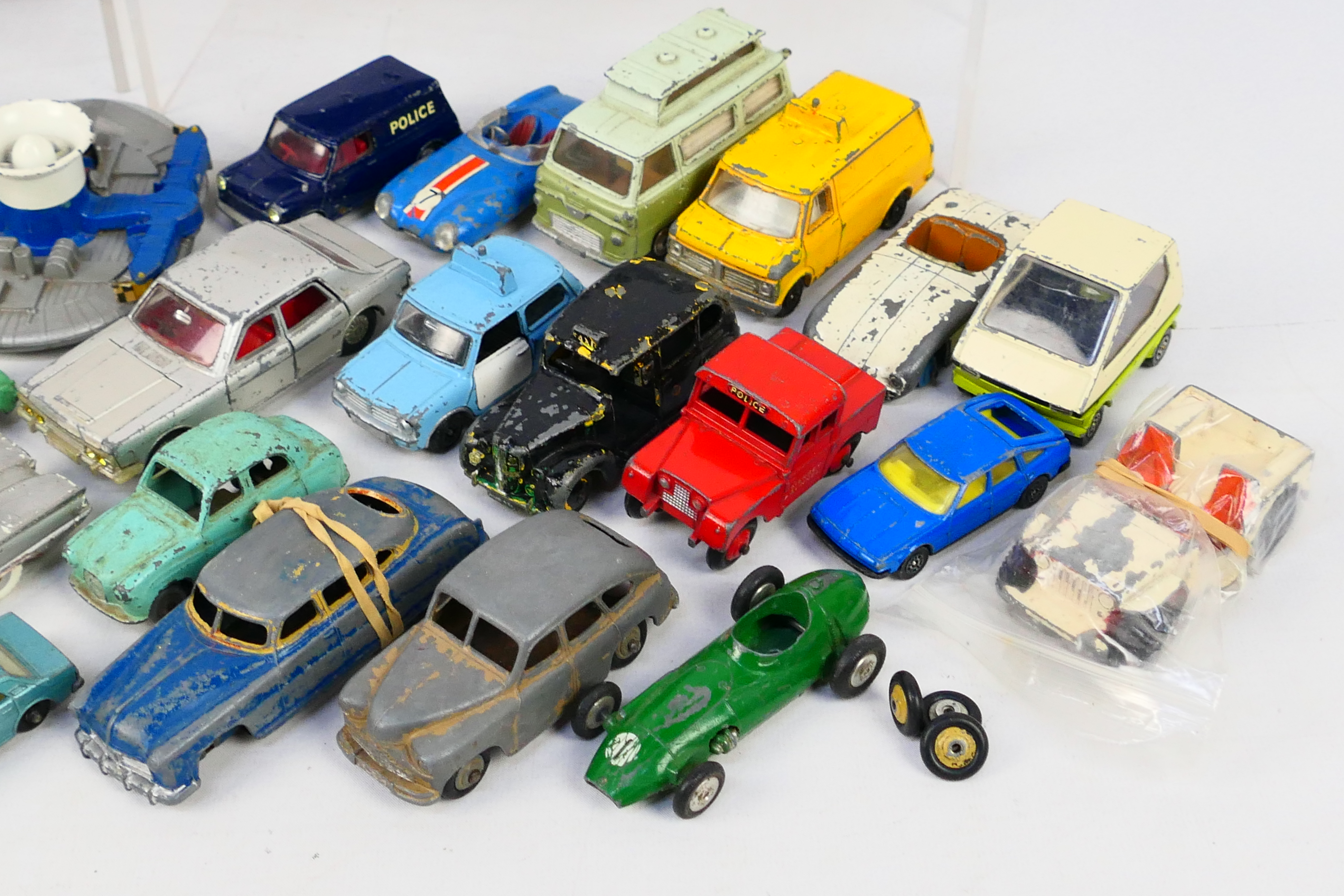Dinky Toys - Corgi Toys - Matchbox - Other - Over 30 unboxed playworn diecast model vehicles. - Image 6 of 6
