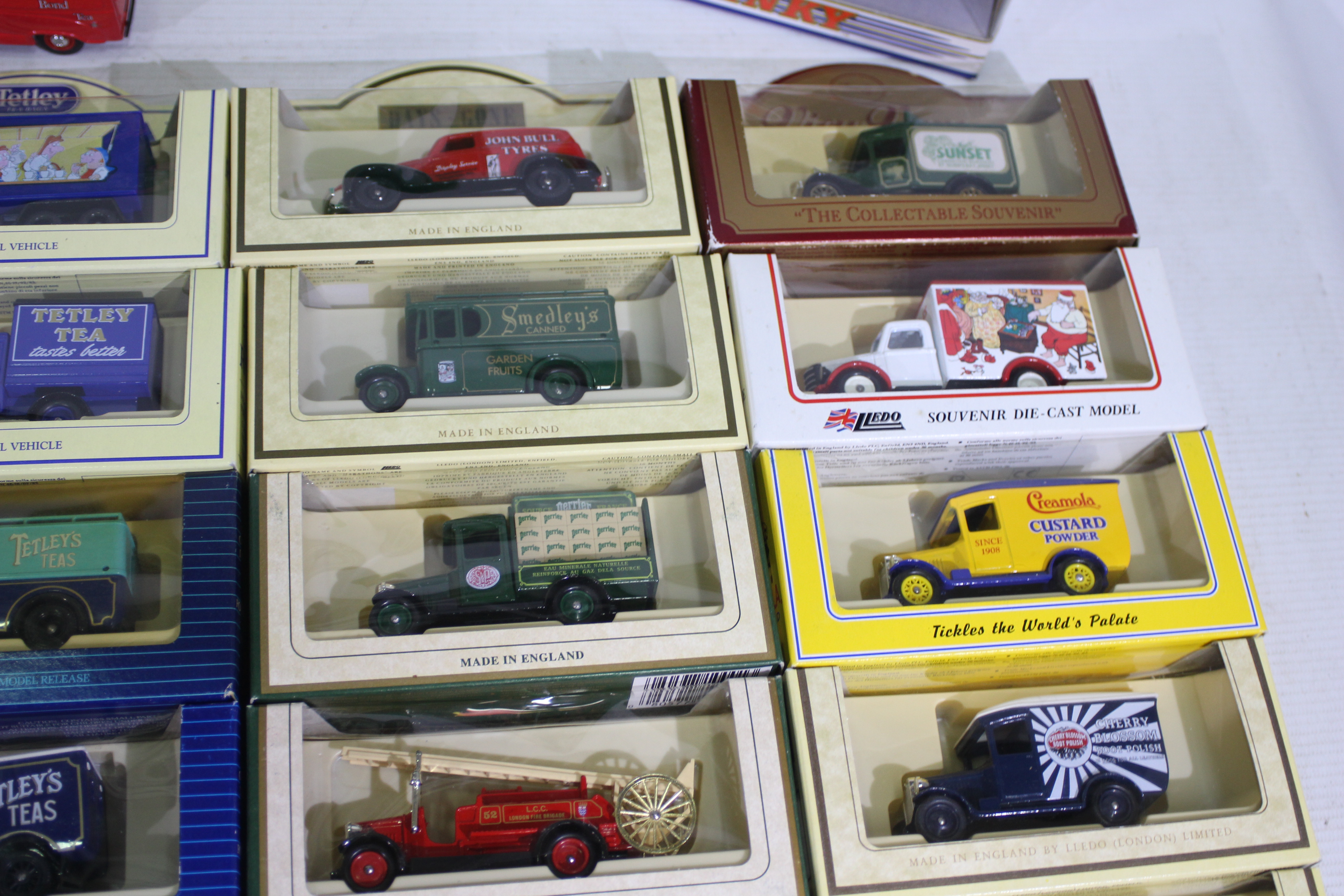 Lledo - EFE - Gama - Matchbox Dinky - A predominately boxed collection of diecast model vehicles, - Image 5 of 8