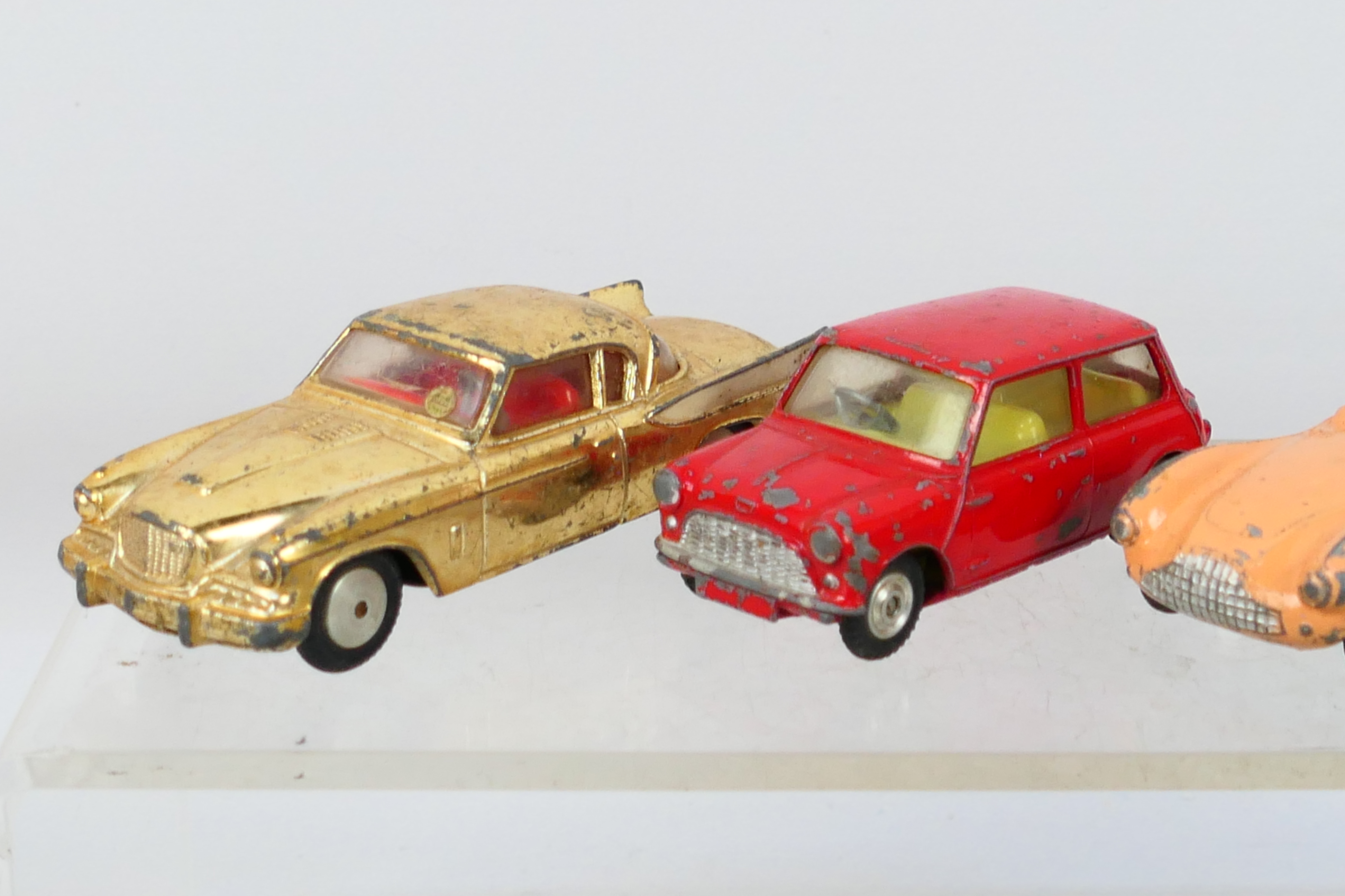 Spot-On - Dinky Toys - Corgi Toys - 10 unboxed playworn diecast model vehicles. - Bild 2 aus 7