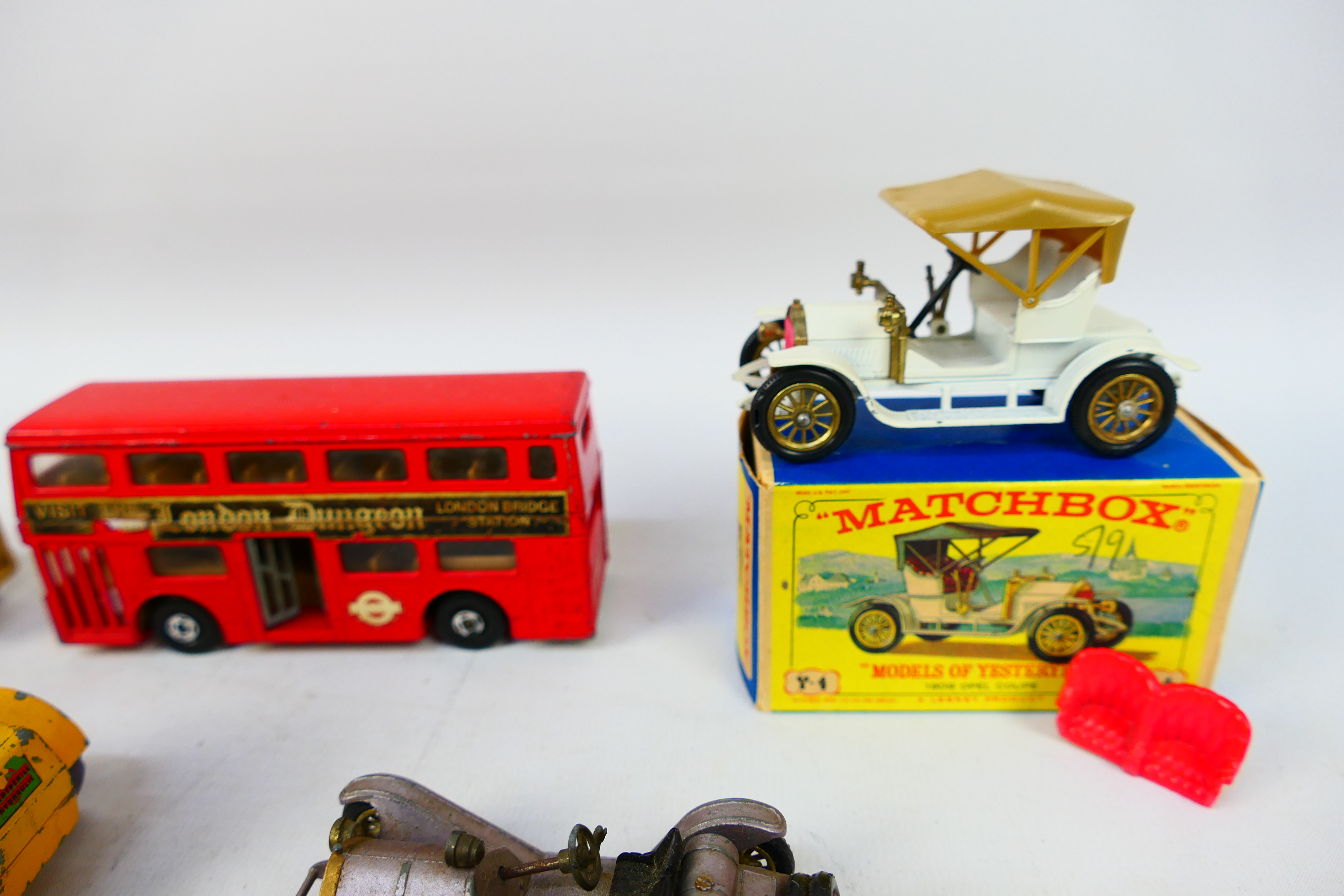 Matchbox - A predominately unboxed collection of Matchbox diecast model vehicles in various scales. - Bild 6 aus 8
