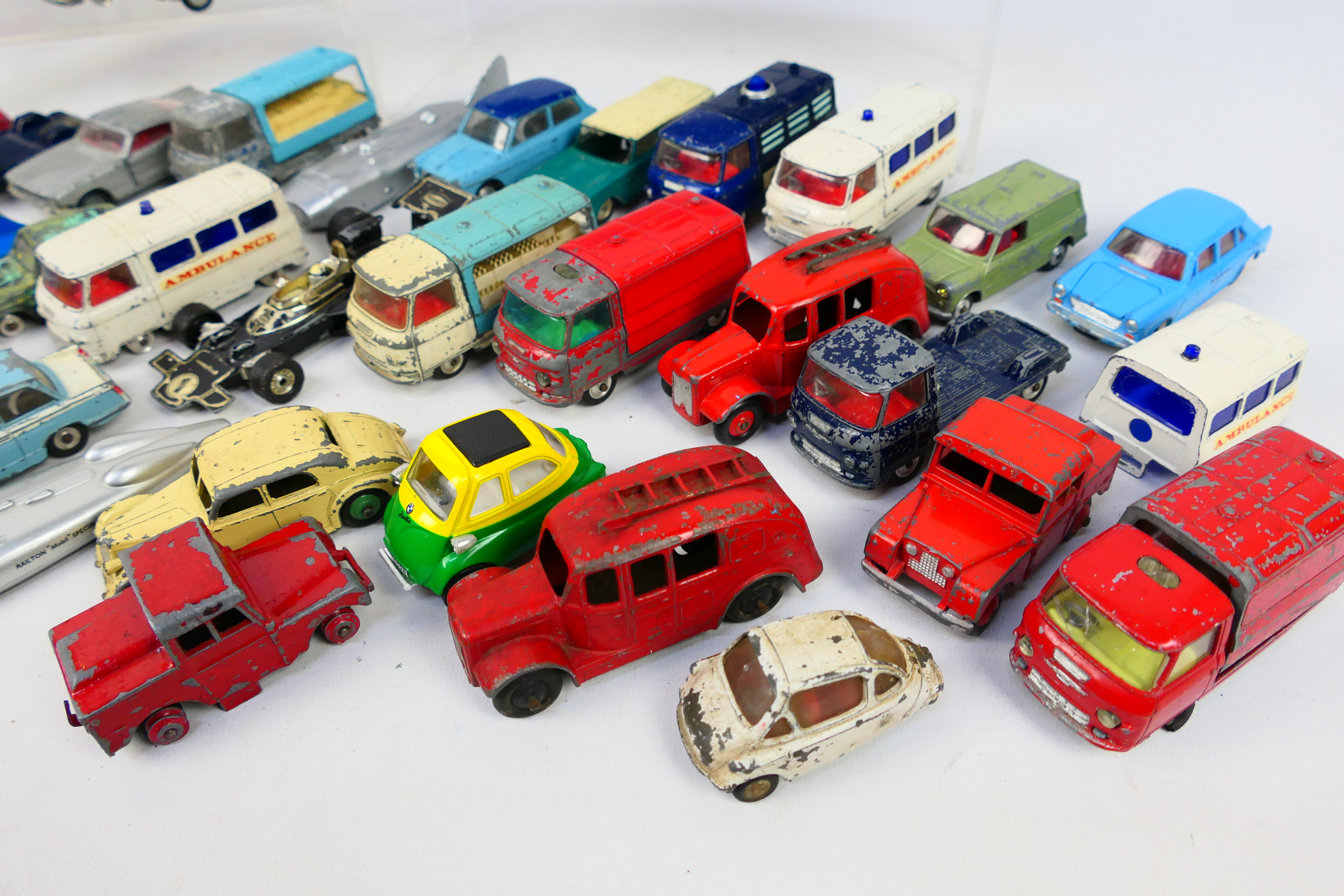 Dinky Toys - Corgi Toys - Matchbox - Other - Over 40 unboxed playworn diecast model vehicles. - Bild 7 aus 7