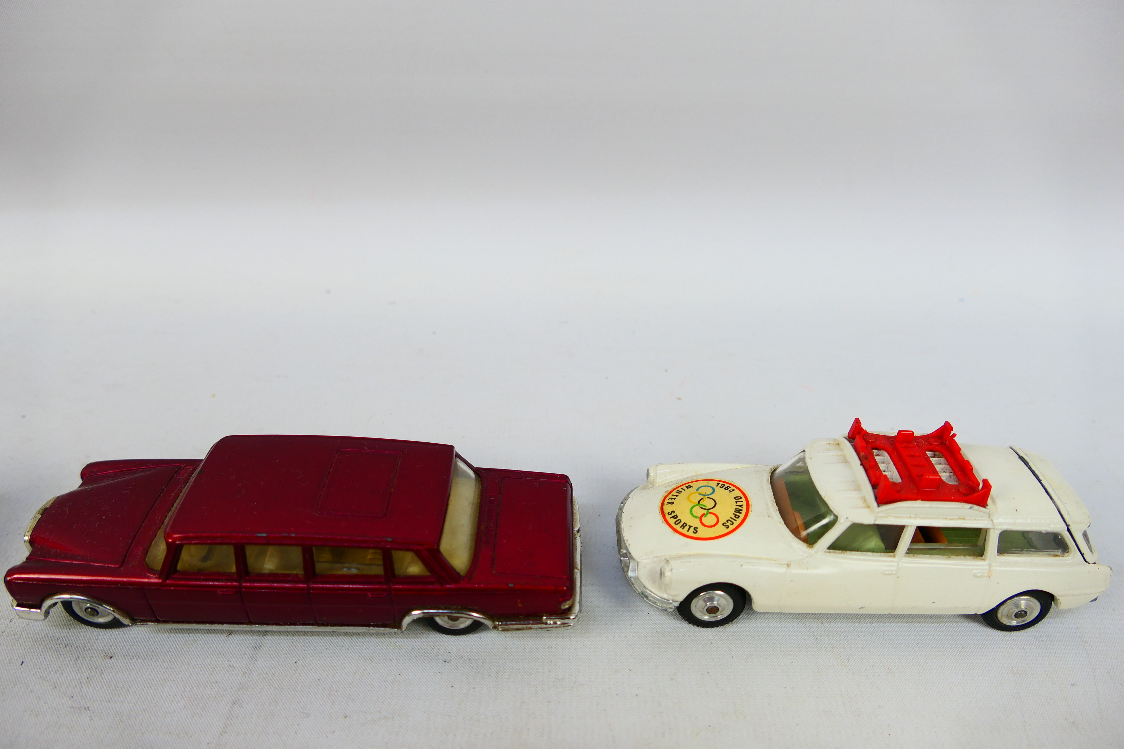 Corgi Toys - An unboxed group of 10 diecast model cars from Corgi Toys. - Image 7 of 10