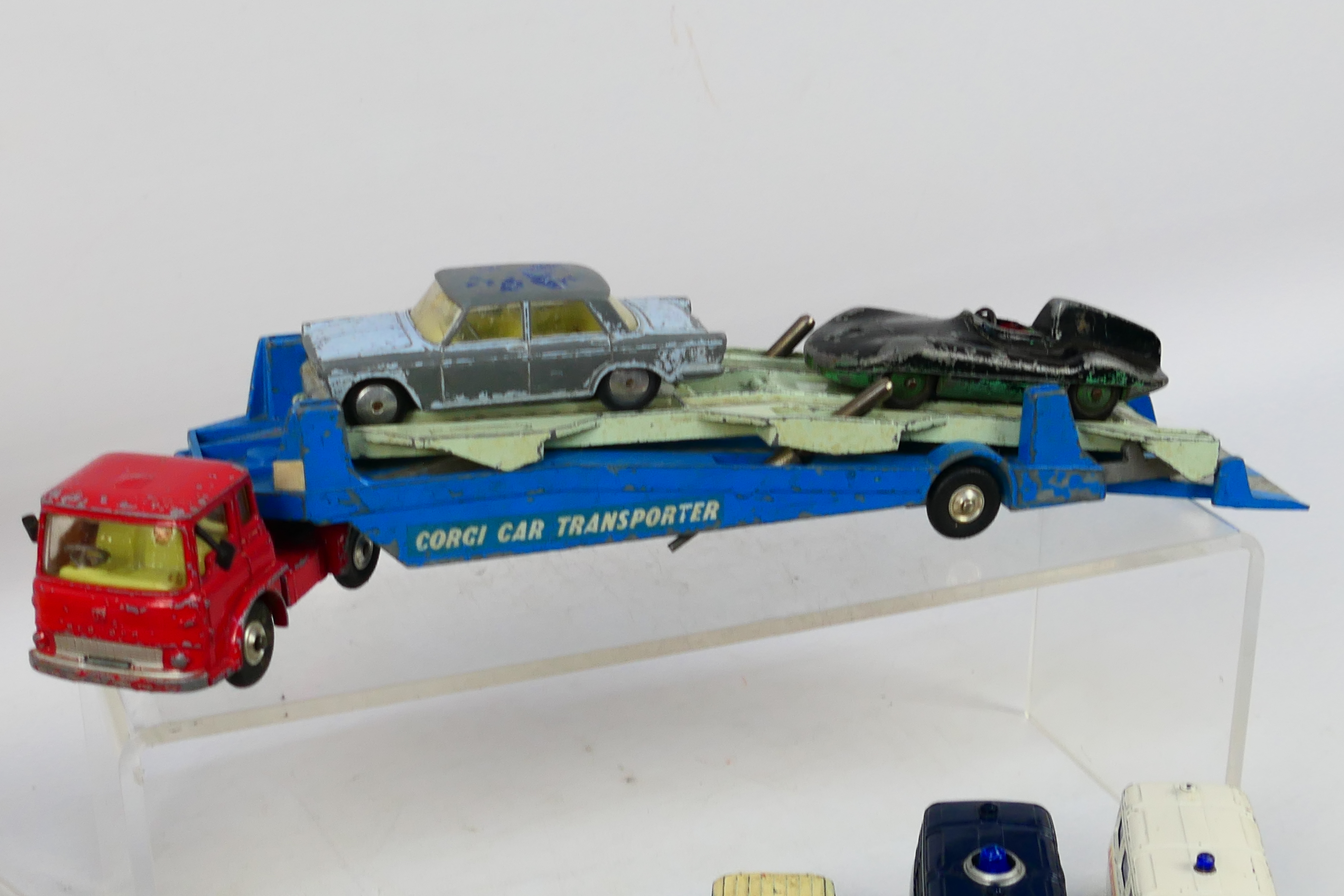 Dinky Toys - Corgi Toys - Matchbox - Other - Over 40 unboxed playworn diecast model vehicles. - Image 4 of 7