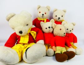 Tebro - Burbank Toys - Others - A group of 'Rupert the Bear' soft toys.