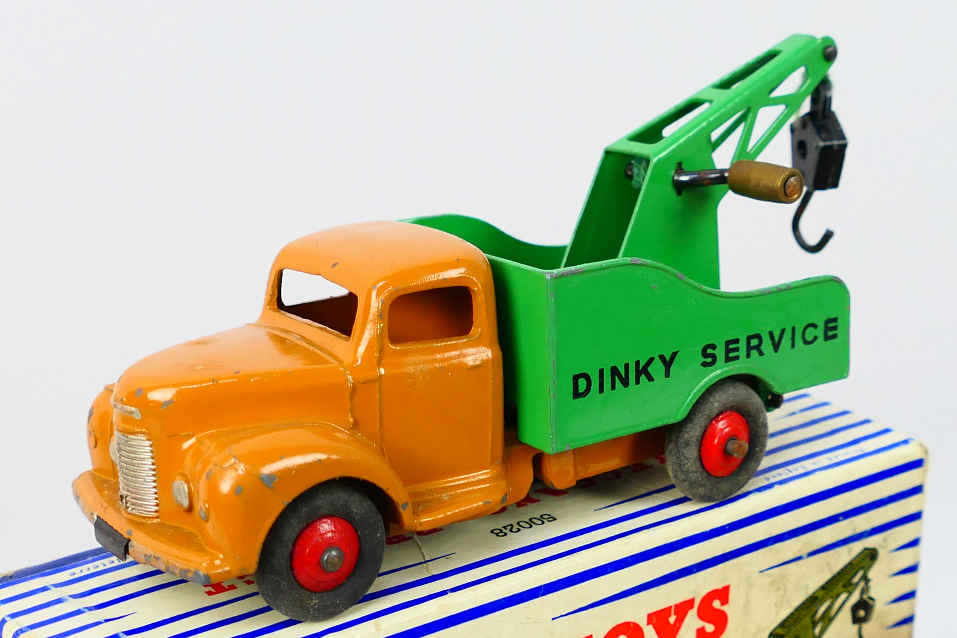 Dinky - 2 x boxed models, Commer Breakdown Lorry # 25x and Jaguar XK120 Coupe # 157. - Image 2 of 5