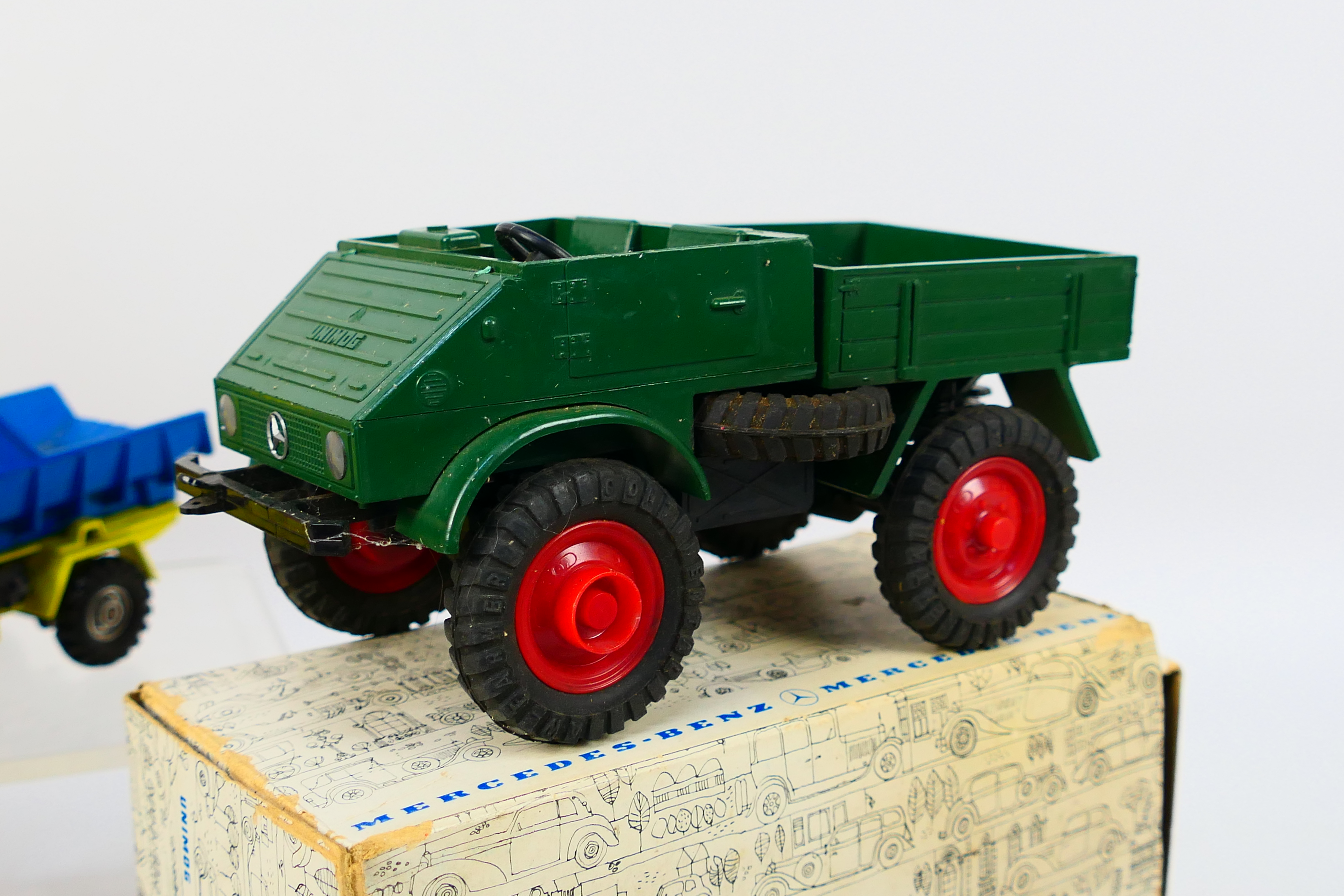 Corgi Toys - Cursor - A predominately unboxed group of diecast model vehicles mainly 1:43 scale. - Image 3 of 5