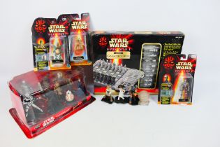 Hasbro - Disney - Star Wars - A collection of Star Wars items including a Deluxe Disney Store 10 x