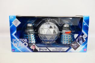 Character Options - Doctor Who - The Chase Collector Set (#04278) containing action figure of two
