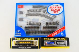 Graham Farish - Peco - N Gauge - A boxed Starter Track Set # ST-300 with 2 x damaged locomotives,