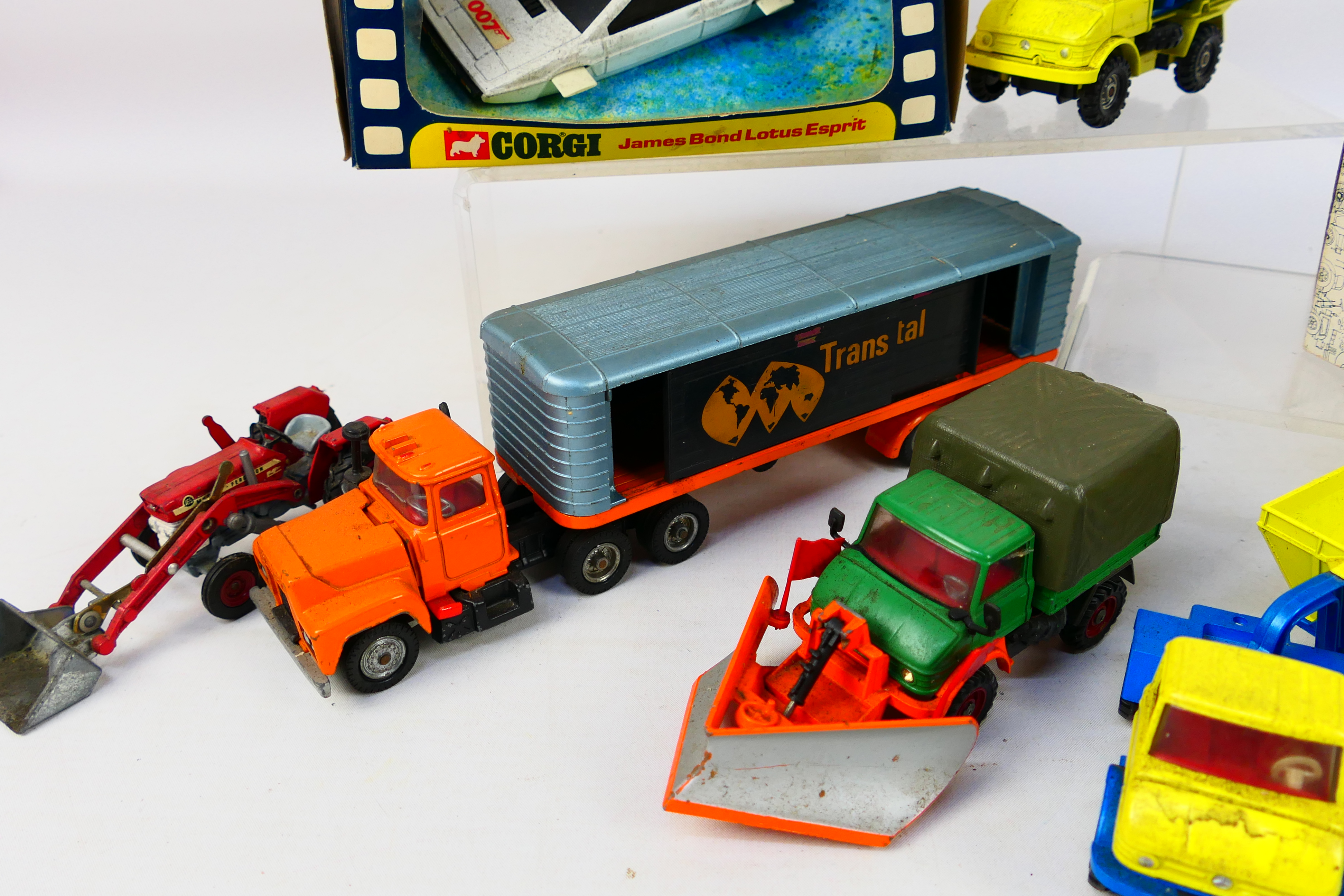 Corgi Toys - Cursor - A predominately unboxed group of diecast model vehicles mainly 1:43 scale. - Image 4 of 5