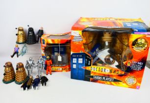 Character Options - Doctor Who - A TARDIS playset (#01902) and related unboxed 5.