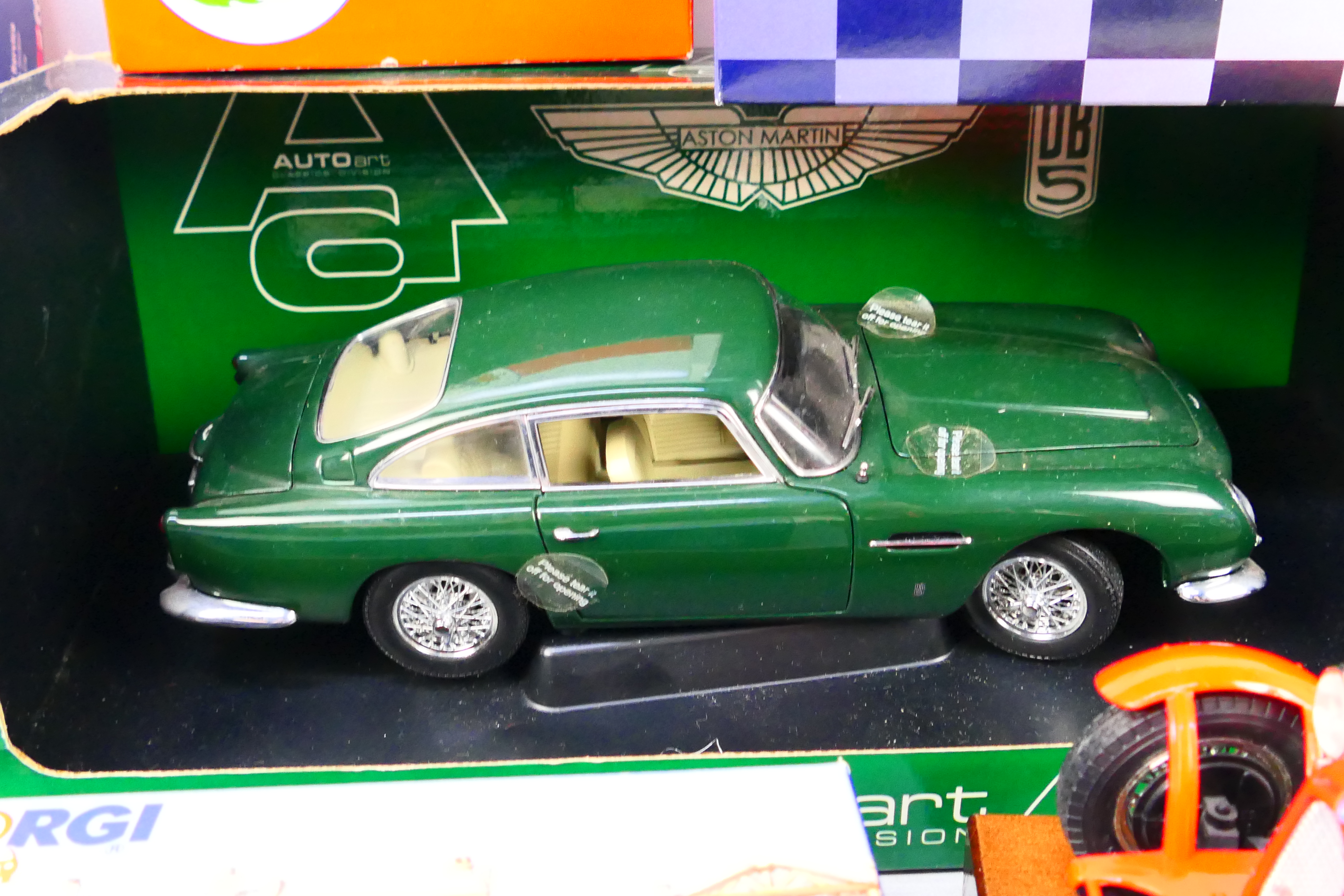 Corgi - Burago - A pair of 1/18 scale model cars including a boxed 70023 Astin Martin DB5 in green - Image 13 of 13