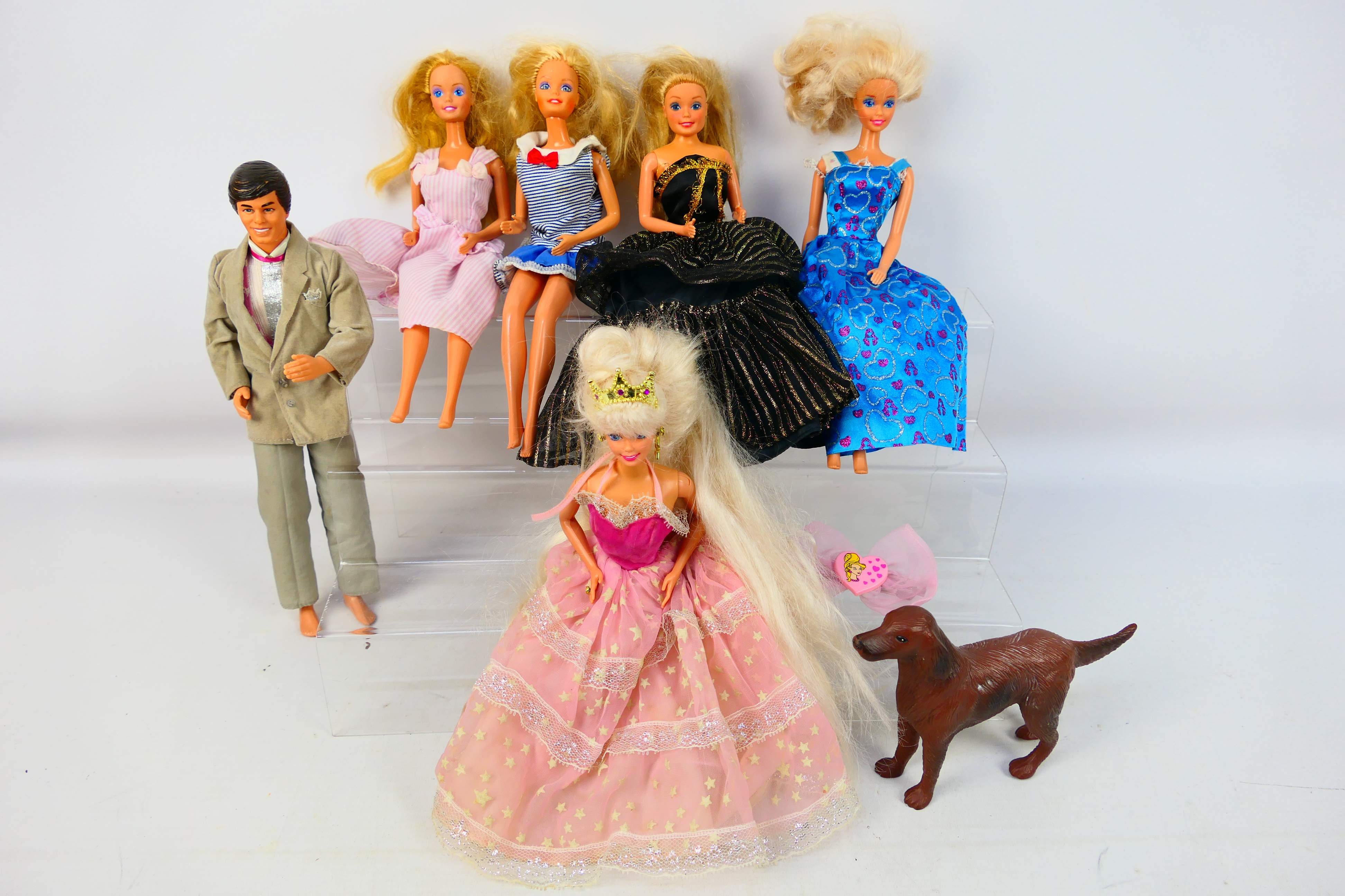 Mattel - Barbie - 5 x Barbie dolls and 1 x Ken doll, all fingers intact,