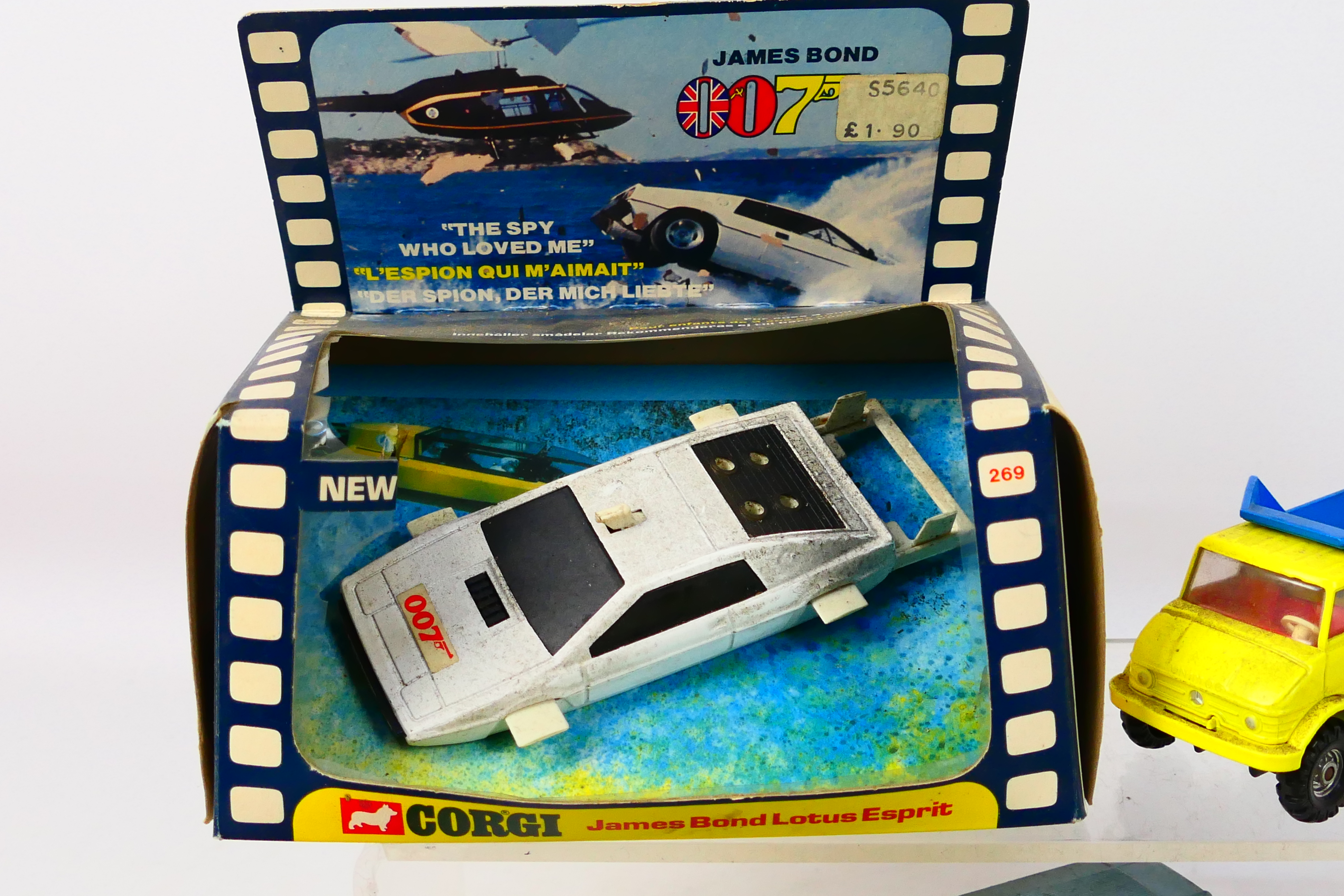 Corgi Toys - Cursor - A predominately unboxed group of diecast model vehicles mainly 1:43 scale. - Image 2 of 5