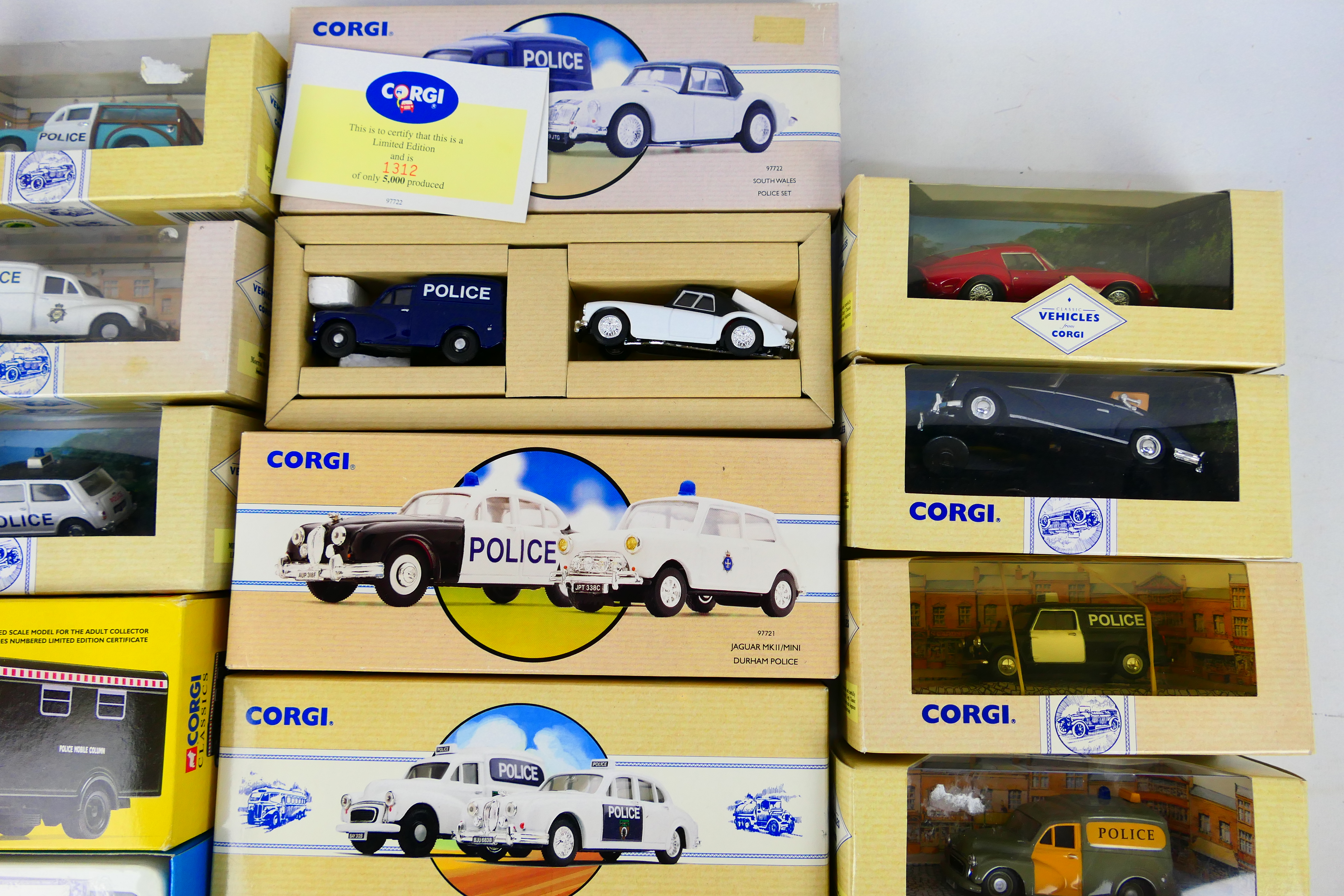 Corgi - Diecast - twelve Diecast vehicles in 1/43 scale including 97697 Leicestershire Police Set, - Image 10 of 11