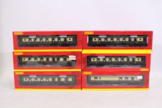 Hornby - A boxed collection of 6 Hornby Pullman OO gauge passenger coaches.