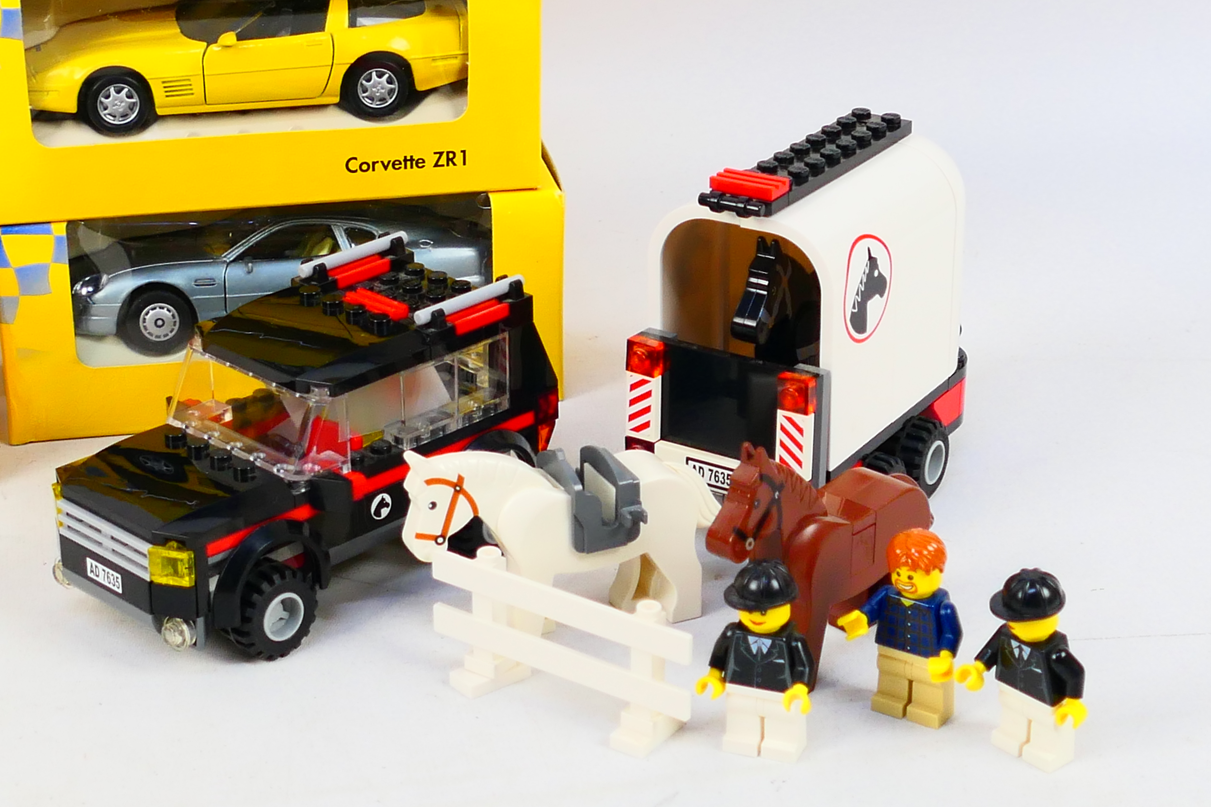 Lego - Maisto - An unboxed Lego City 4WD Land Rover and Horse Box # 7635 and 7 x boxed Supercar - Image 2 of 3