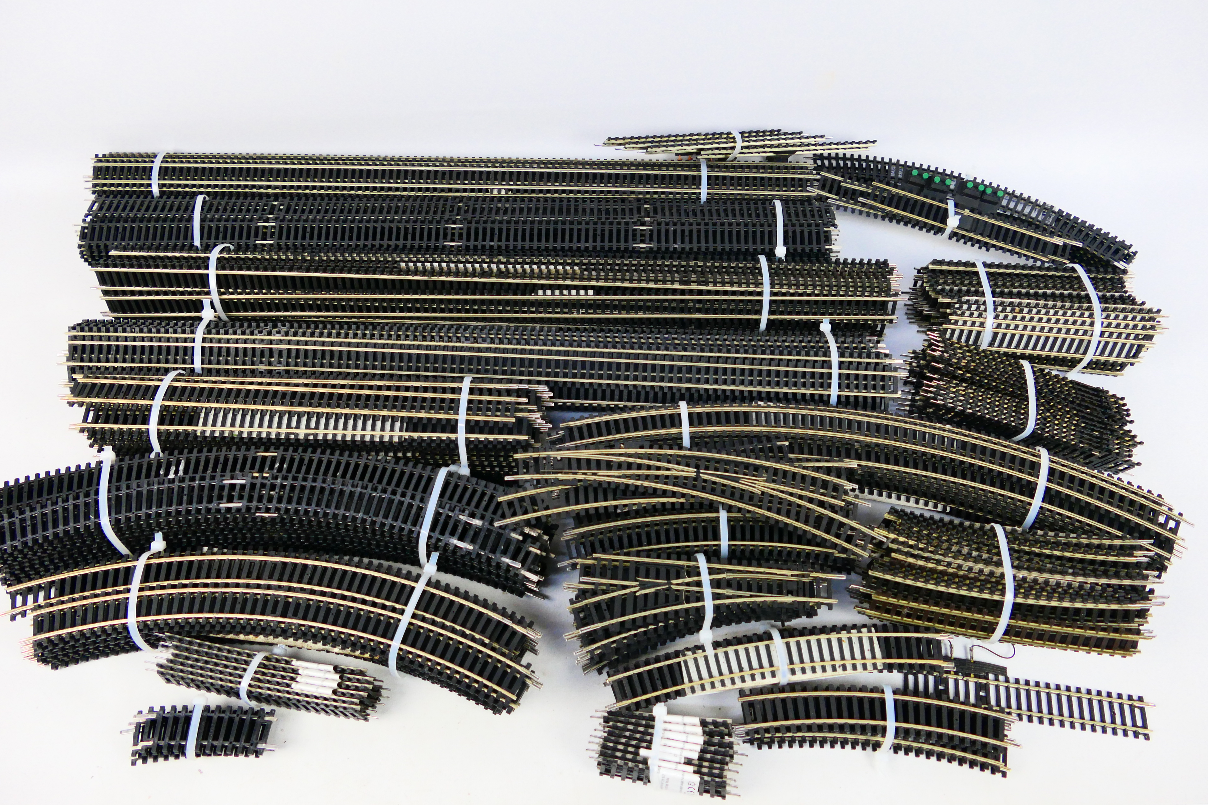 Hornby - A large quantity of loose Hornby OO gauge track.