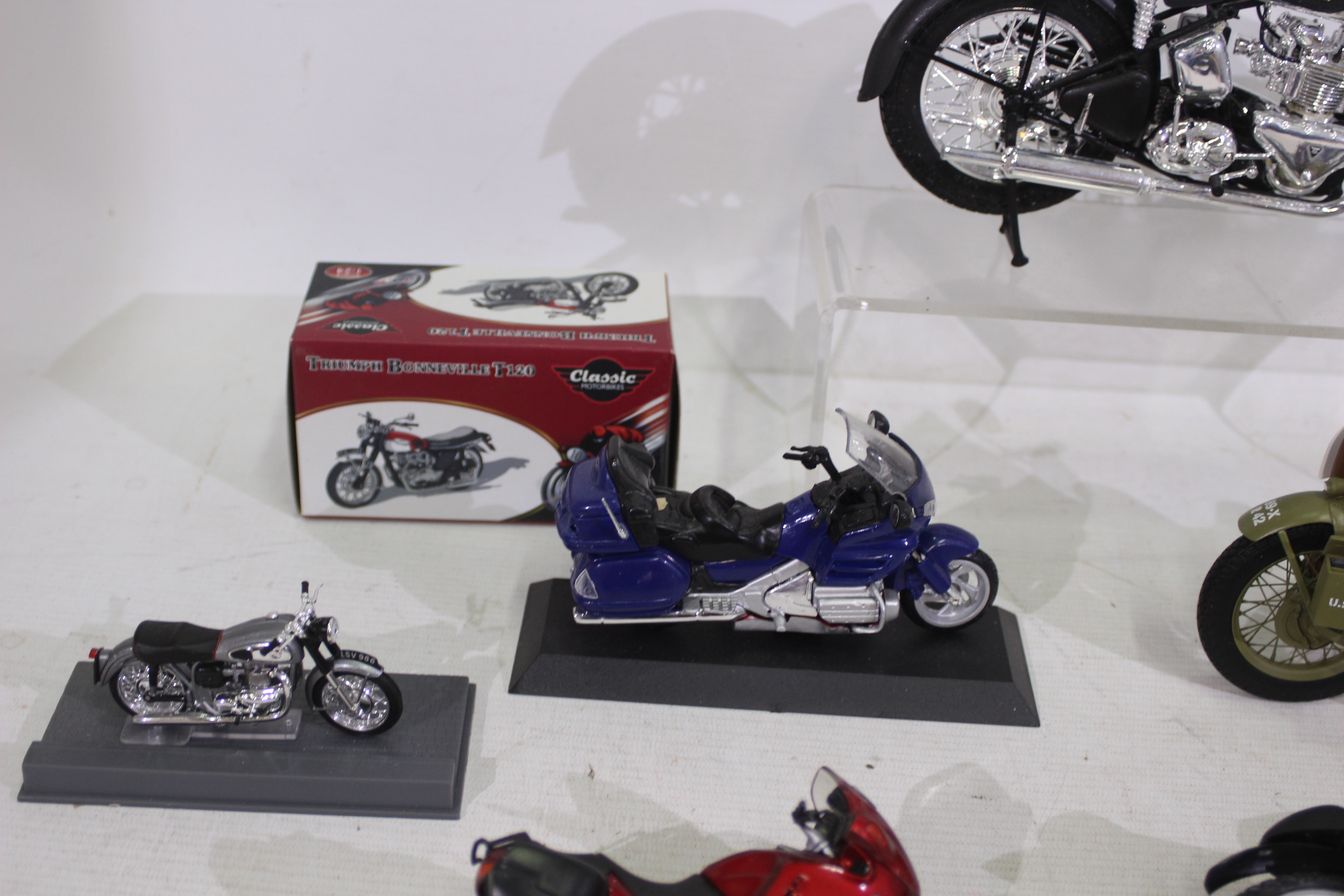 Franklin Mint - Atlas - Vitesse - A group of motorcycle models including a Harley Davidson WLA, - Image 18 of 19