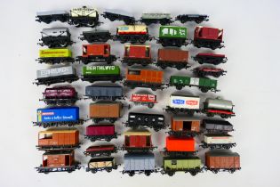 Lima - Hornby - Others - 40 unboxed and playworn items of mainly HO / OO gauge rolling stock.