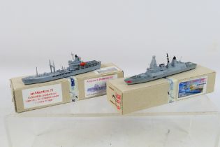 Albatros - Two boxed diecast waterline 1:1250 scale model ships from Albatros.