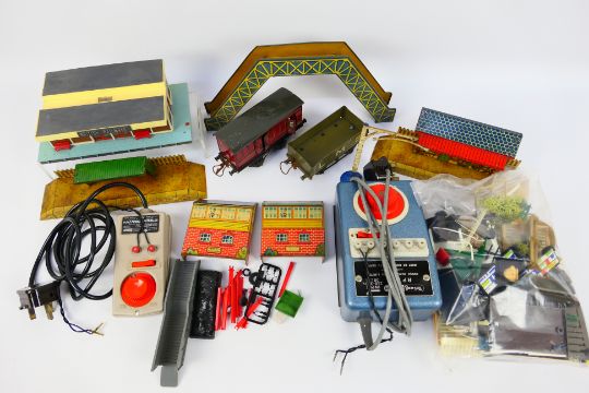 Hornby - A boxed HM4000 power controller, a group of O gauge tinplate items, - Image 1 of 4