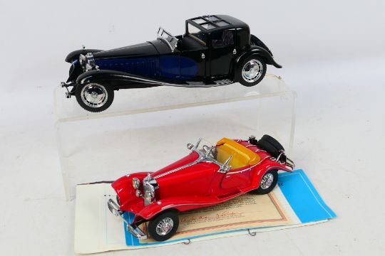 Franklin Mint - Diecast - A pair of unboxed Franklin Mint vintage style cars to include a 1930 - Image 1 of 5