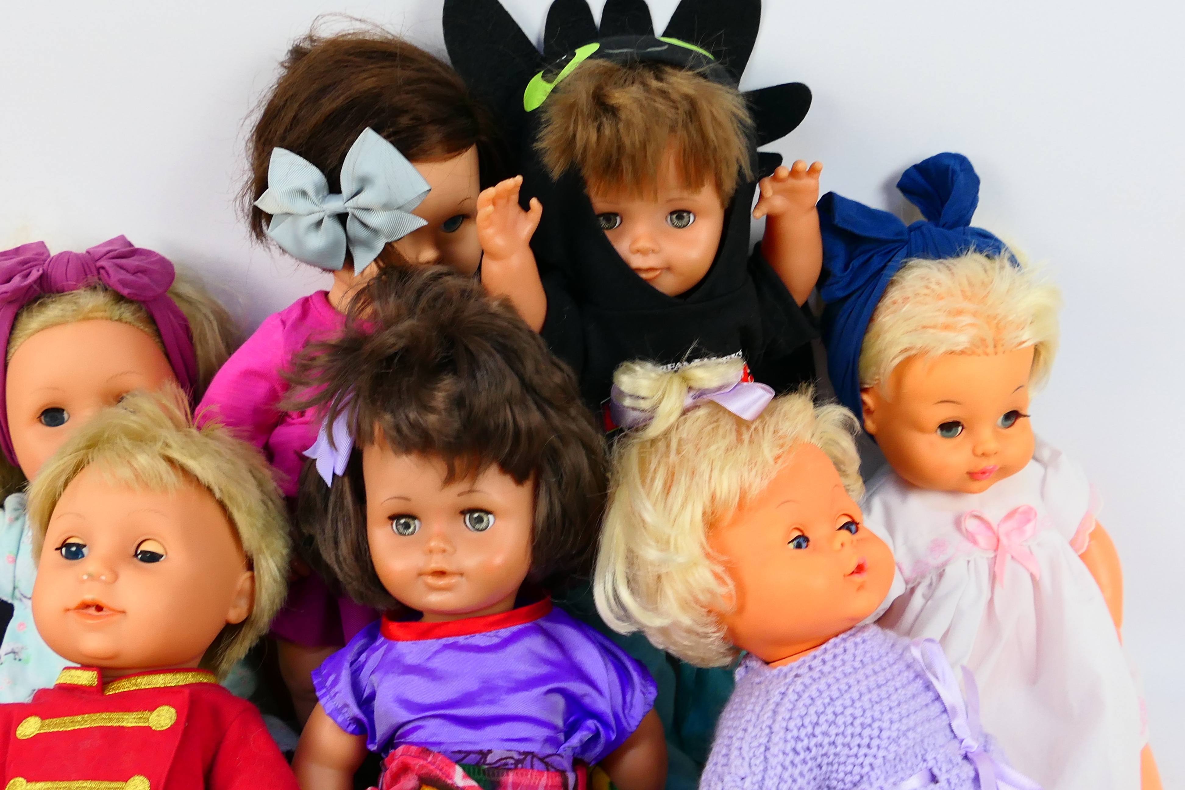 Mattel - Palitoy - Others - An unboxed group of vintage dolls which includes a small group of Tiny - Image 3 of 4