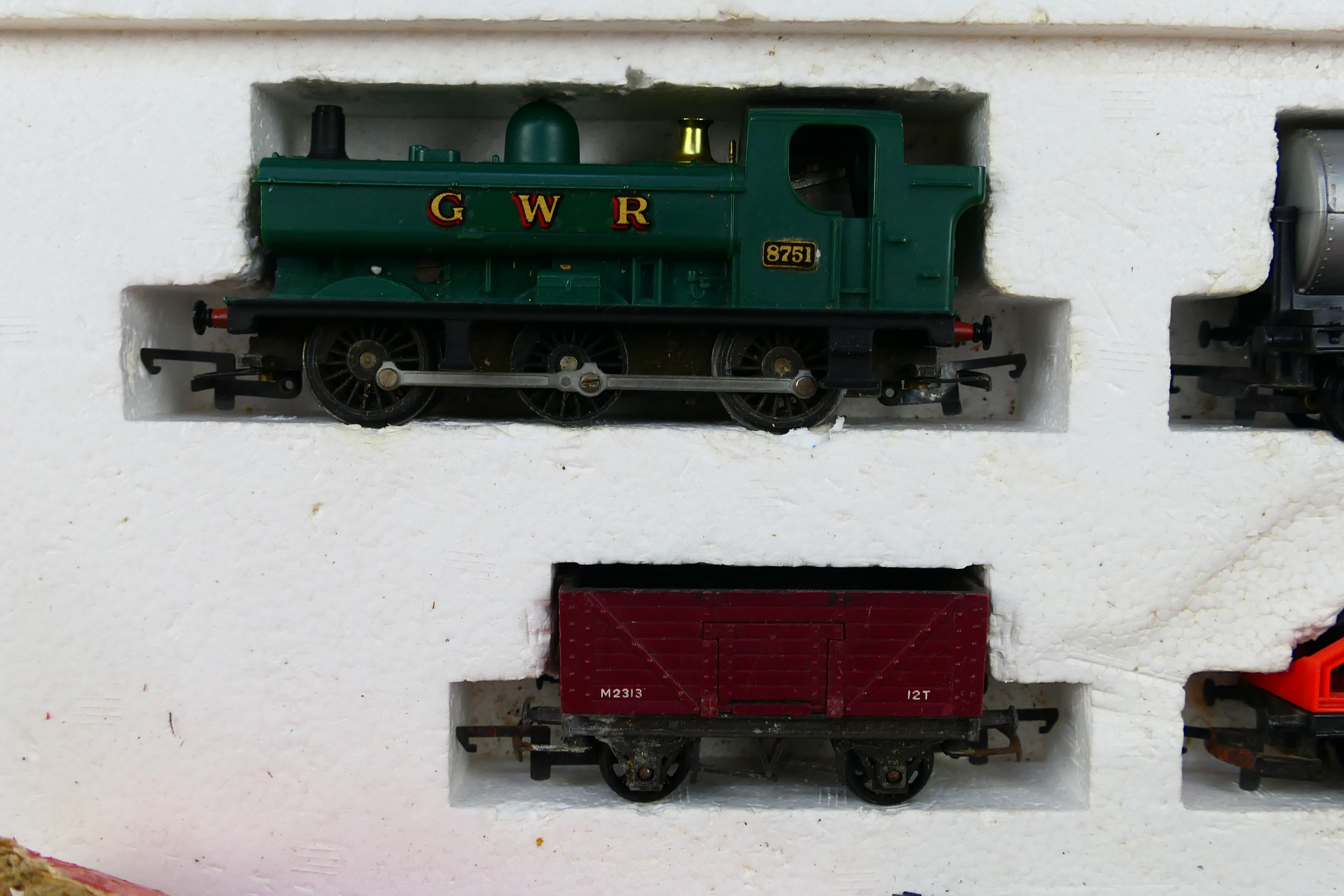 Triang - Hornby - A pair of HO/OO train sets to include R541 G.W.R Freight Set and R3. - Image 4 of 8