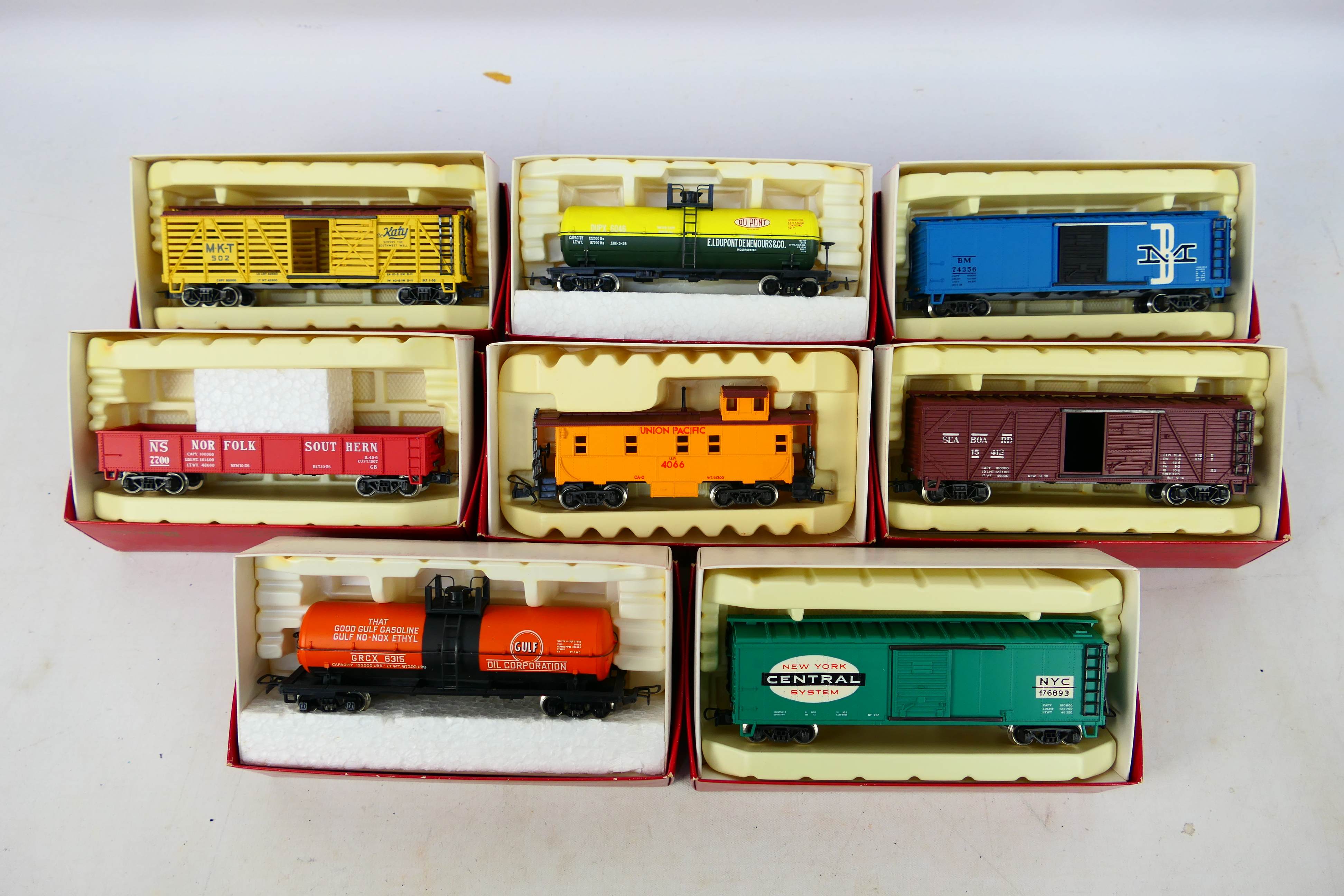 Rivarossi - 8 x boxed HO scale wagons including a Box Car in Seaboard livery # 2209,