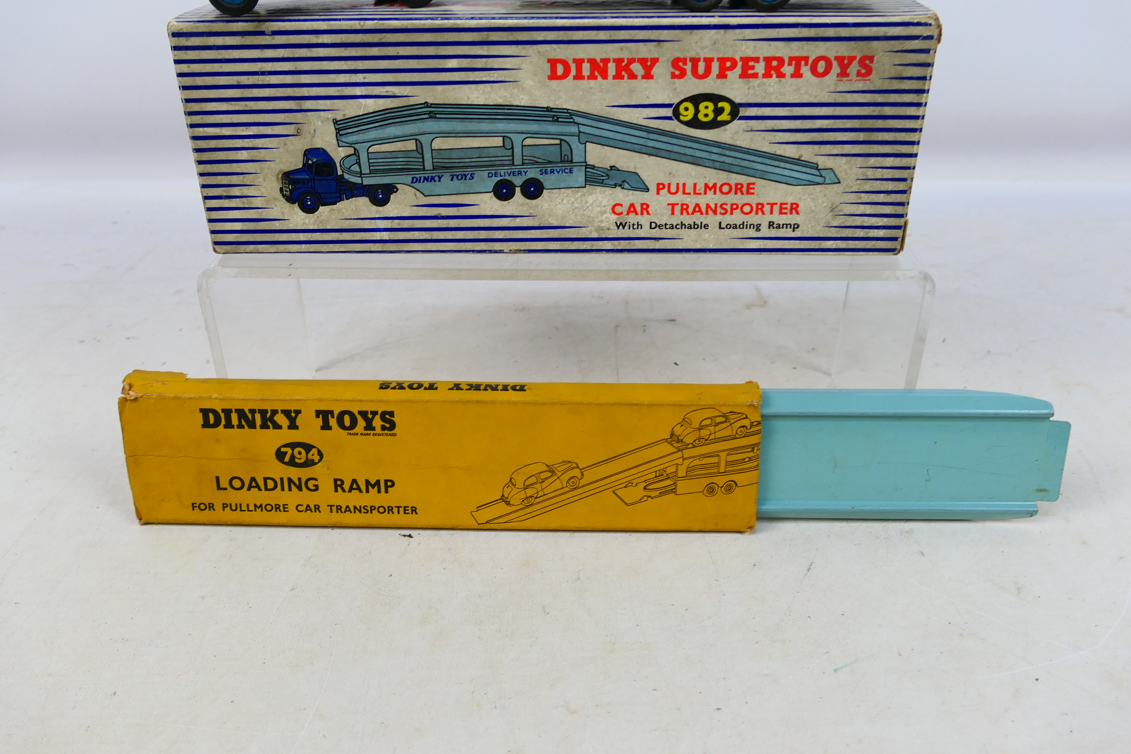 Dinky - A boxed Bedford Pullmore Car Transporter with loading ramp # 982, # 794. - Image 3 of 4