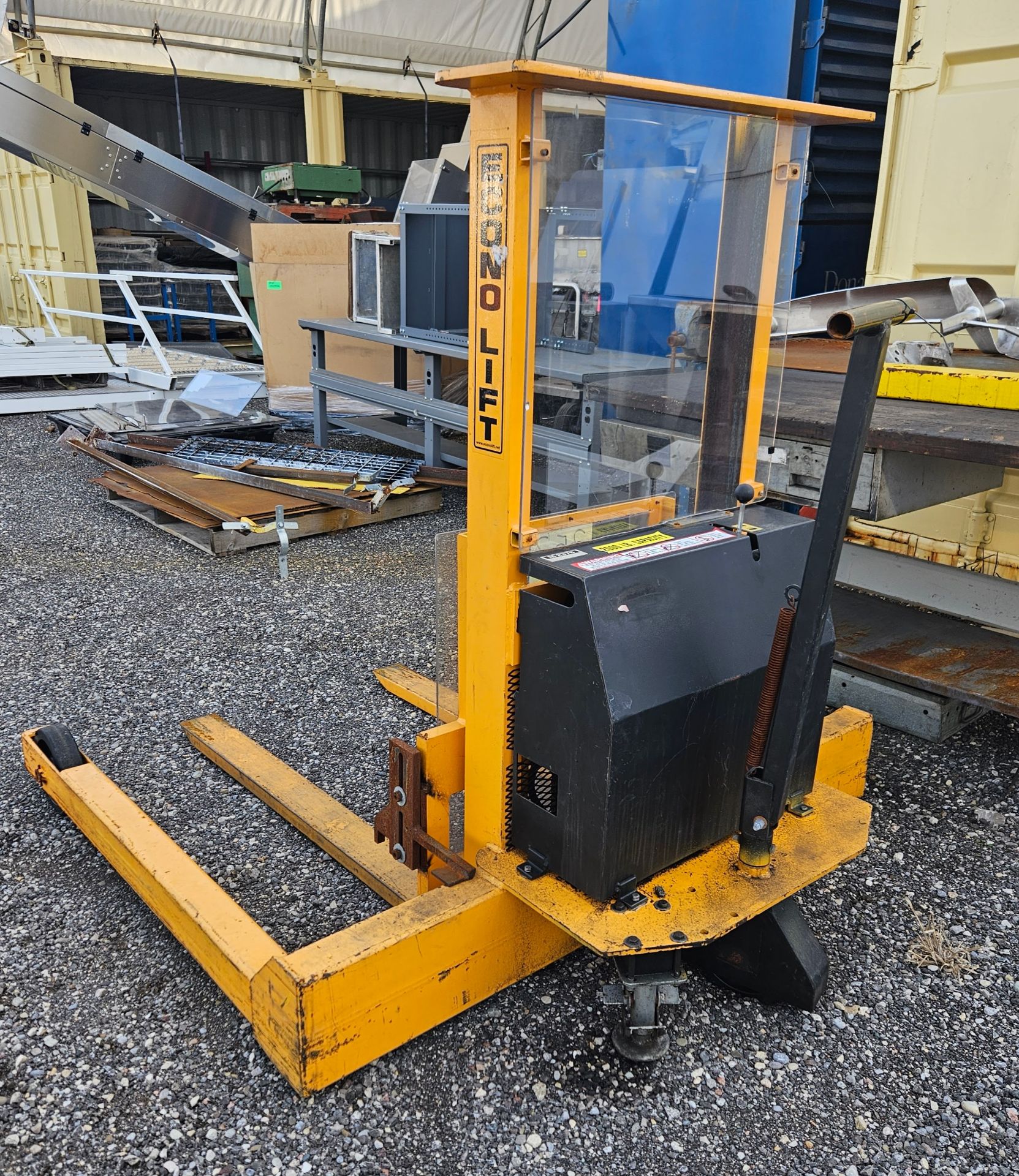ECONOLIFT M2375, 2000LB CAPACITY PALLET STACKER - ( AS-IS: NO BATTERY, NO CHARGER)- (LOCATION - - Image 3 of 6