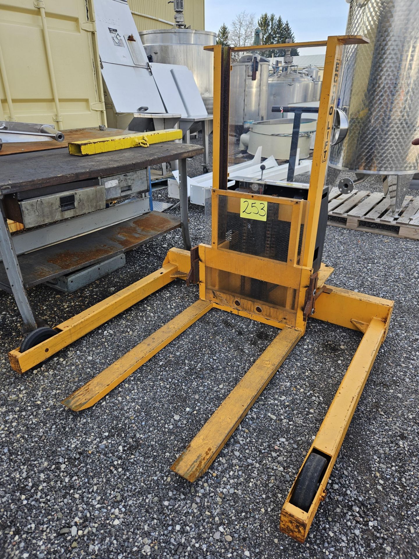 ECONOLIFT M2375, 2000LB CAPACITY PALLET STACKER - ( AS-IS: NO BATTERY, NO CHARGER)- (LOCATION -