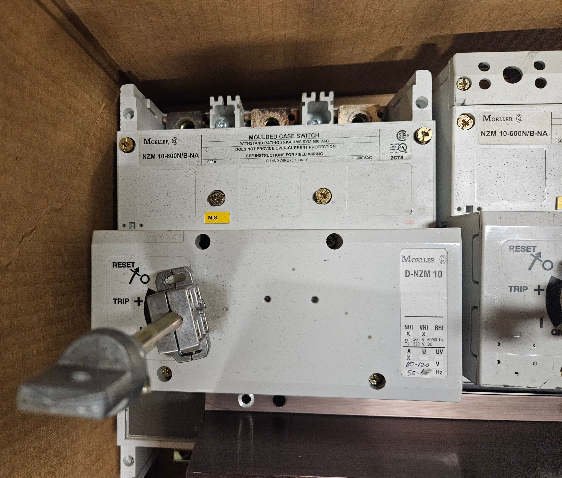 LOT - EATON XTCE300M CONTACTORS, ABB AF460-30 CONTACTORS, ABB AF400-30 CONTACTORS, ABB SACE TMAX - Image 12 of 15