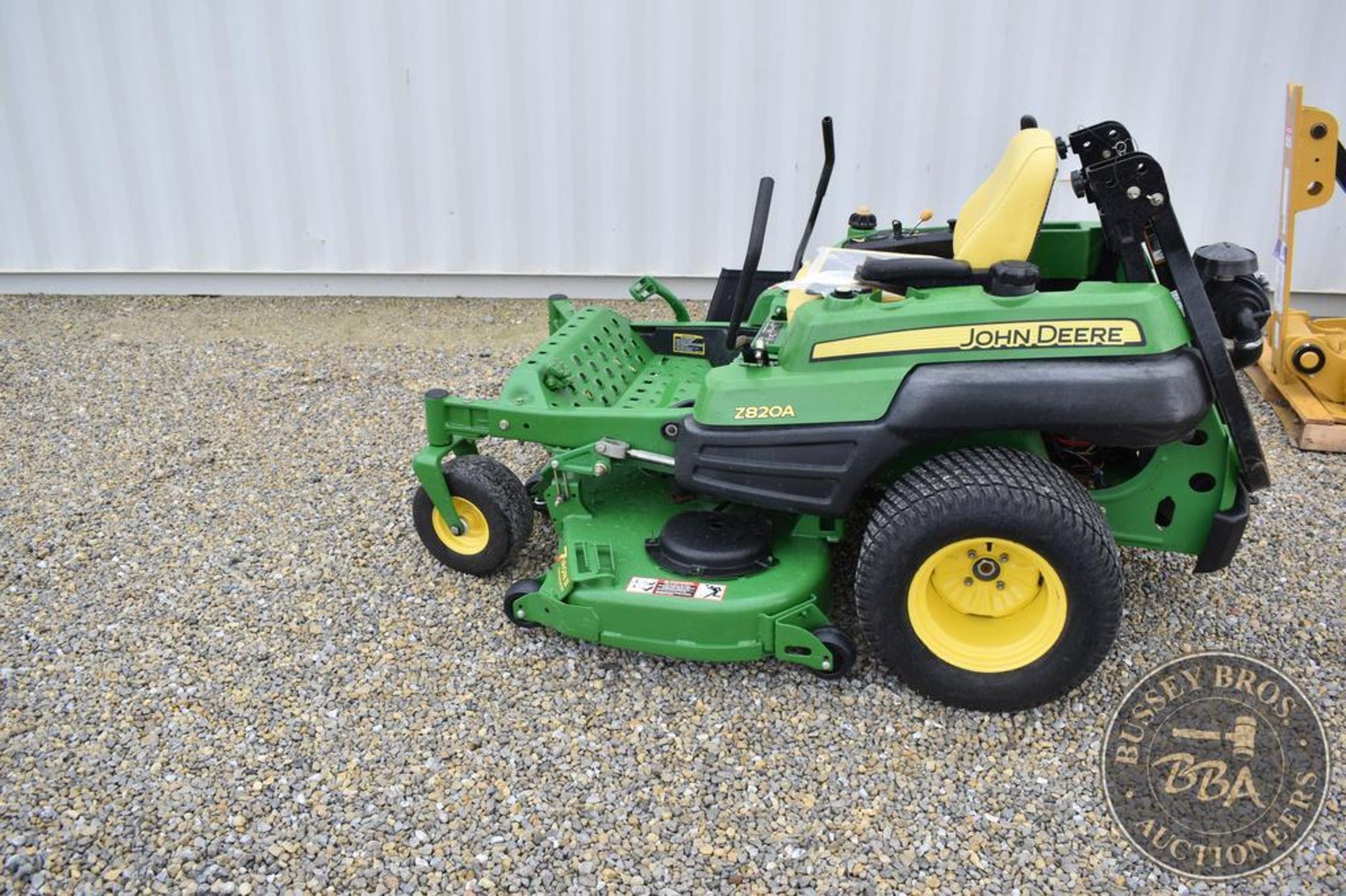 JOHN DEERE Z820A 26104